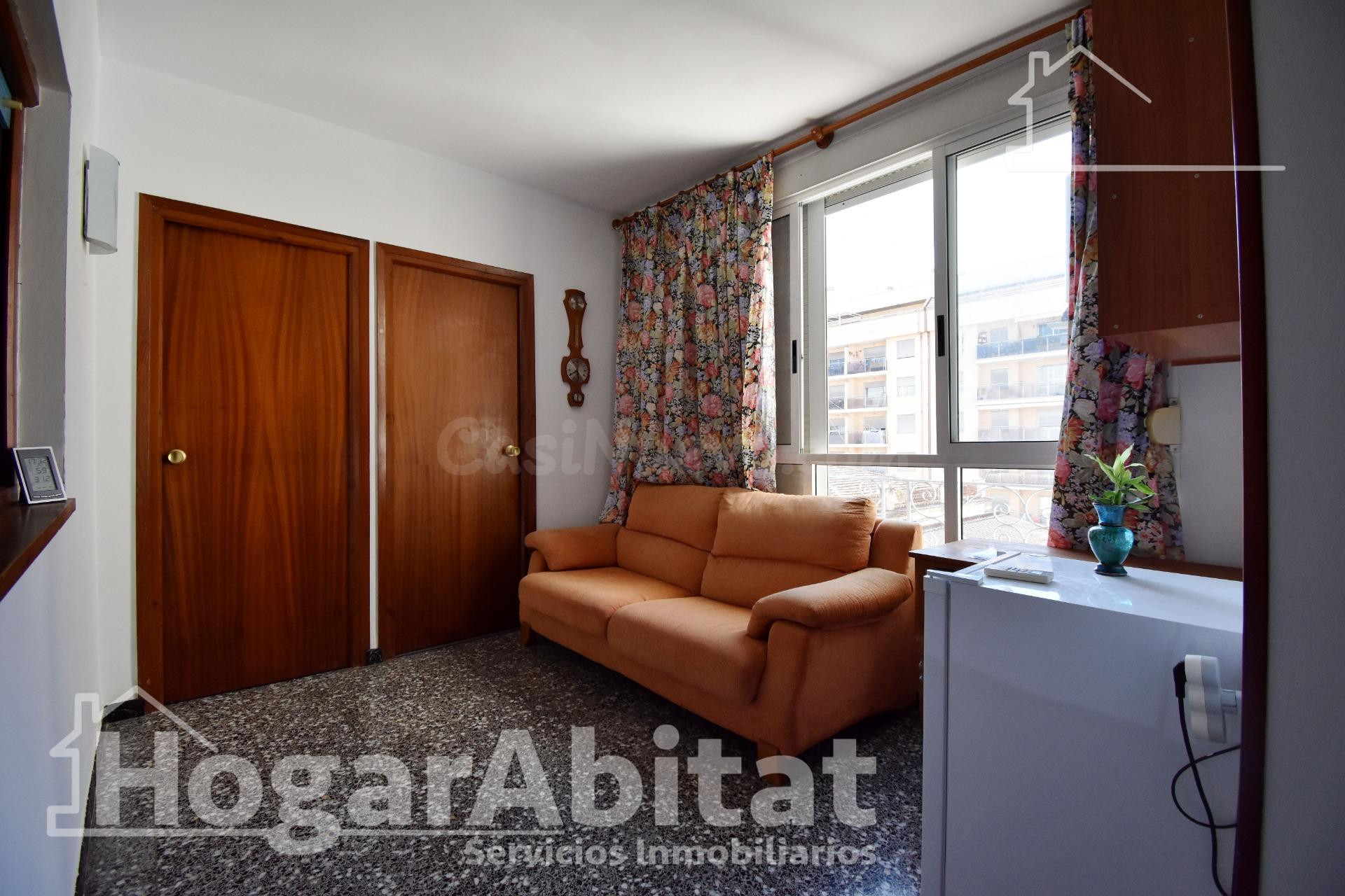 AMPLIO, LUMINOSO Y EXTERIOR CON TERRAZA, CERCA DEL MAR - foto 5
