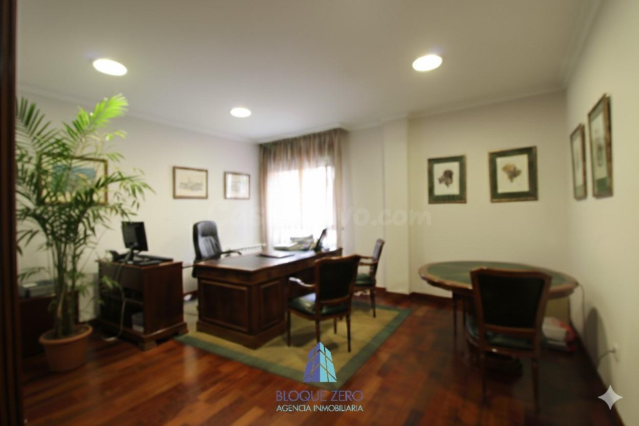 SE VENDE DESPACHO PROFESIONAL EN PLENO CENTRO DE BADAJOZ – Z - foto 2