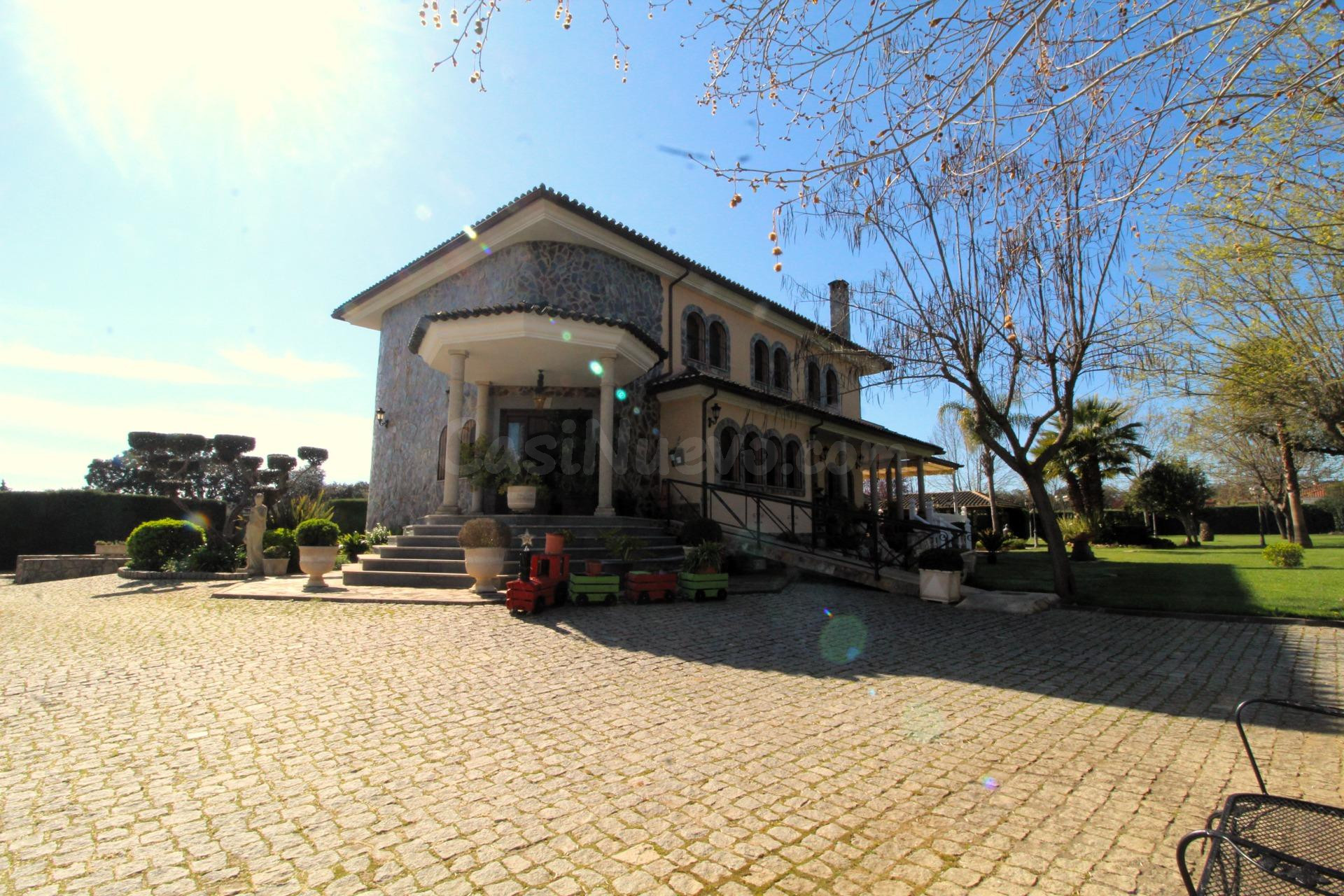 FINCA EXCLUSIVA EN TRES ARROYOS - 2 VIVIENDAS - PISCINA - NA - foto 2