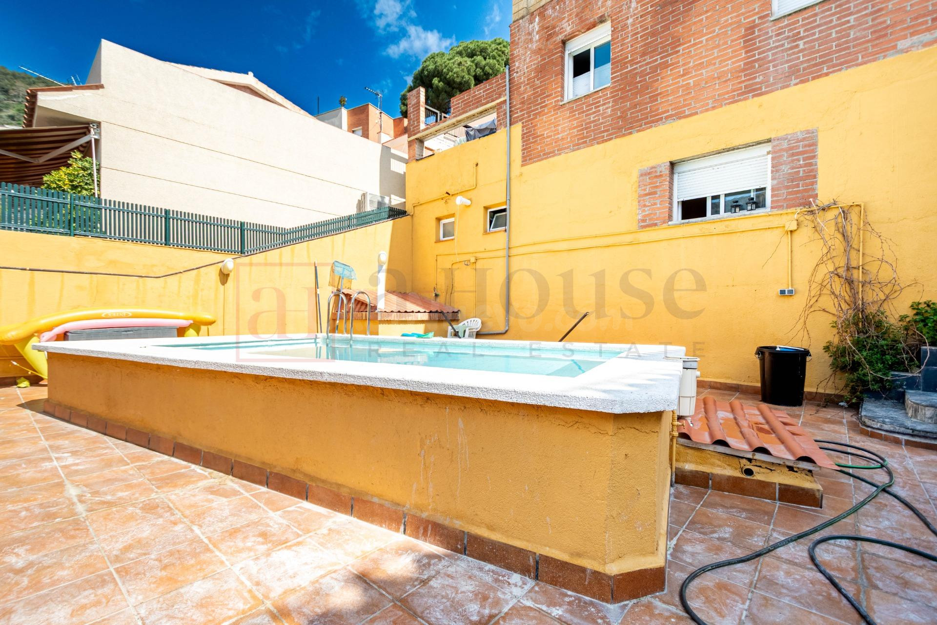 CHALET DE SEIS PLANTAS CON ASOMBROSAS VISTAS Y PISCINA PRIVA - foto 3