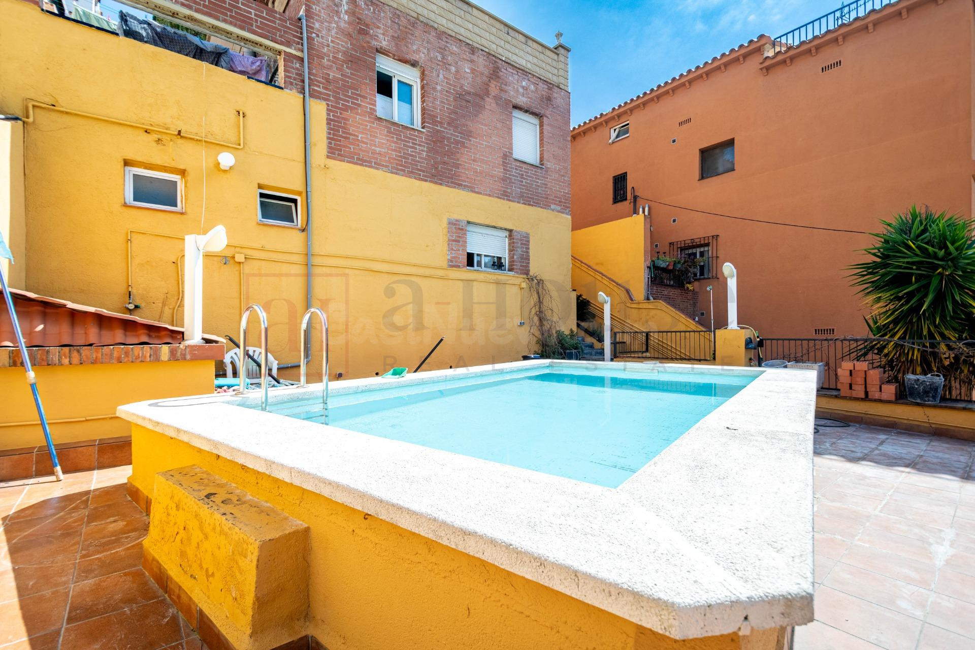 CHALET DE SEIS PLANTAS CON ASOMBROSAS VISTAS Y PISCINA PRIVA - foto 4