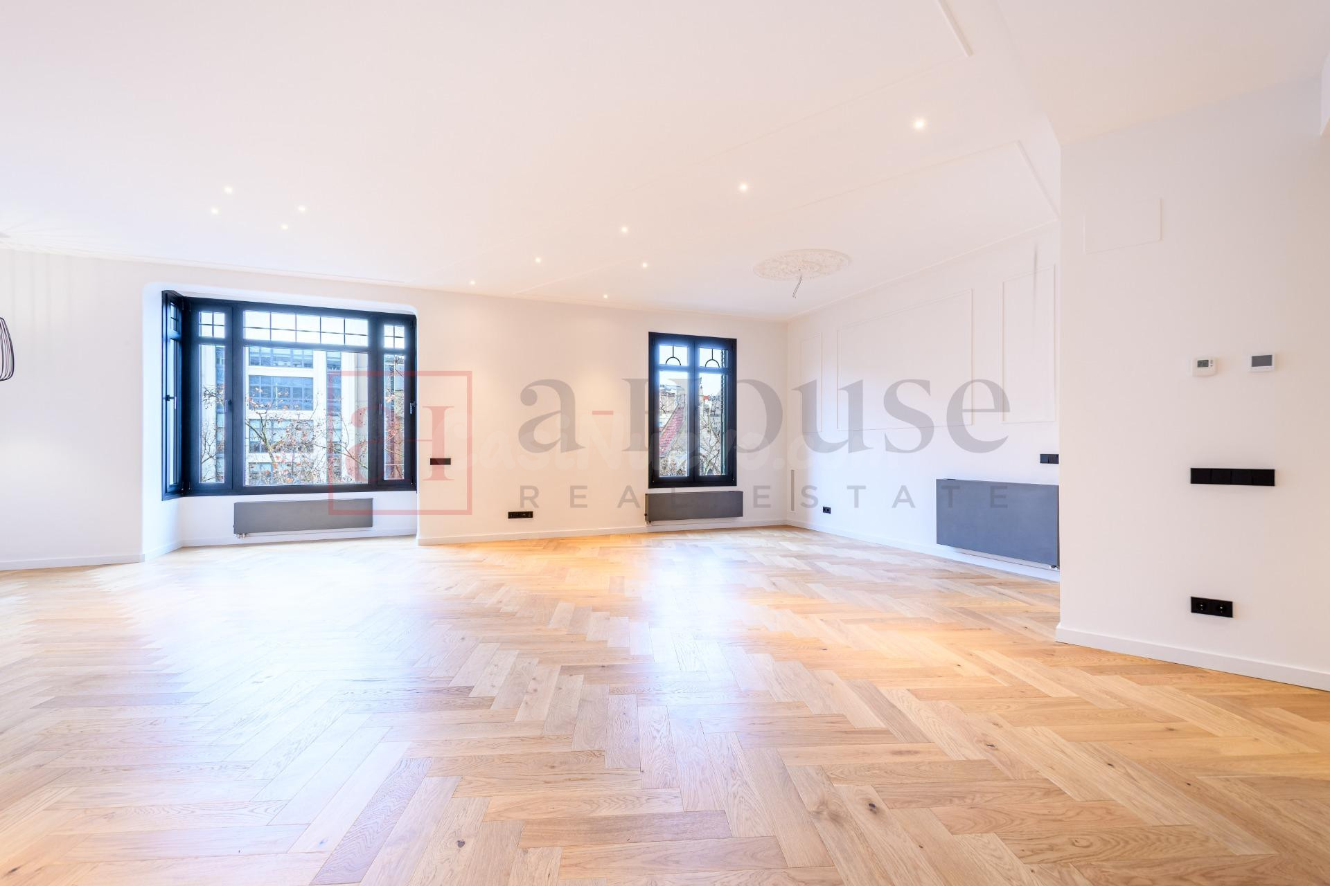 VIVIENDA DE LUJO CON VISTAS DESPEJADAS EN LA DRETA DE L´EIXA