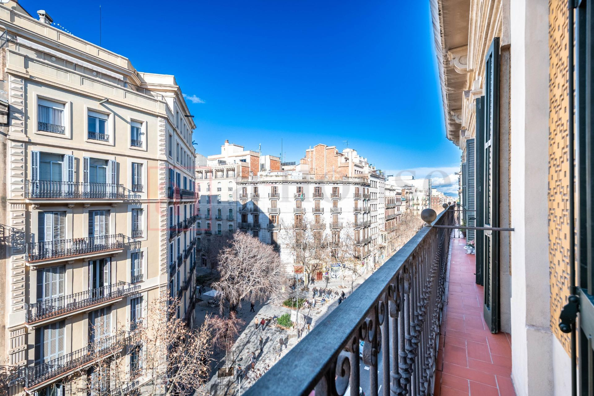 LUMINOSO PISO EN EL “QUADRAT D'ÓR” DE "L' EIXAMPLE" - foto 5