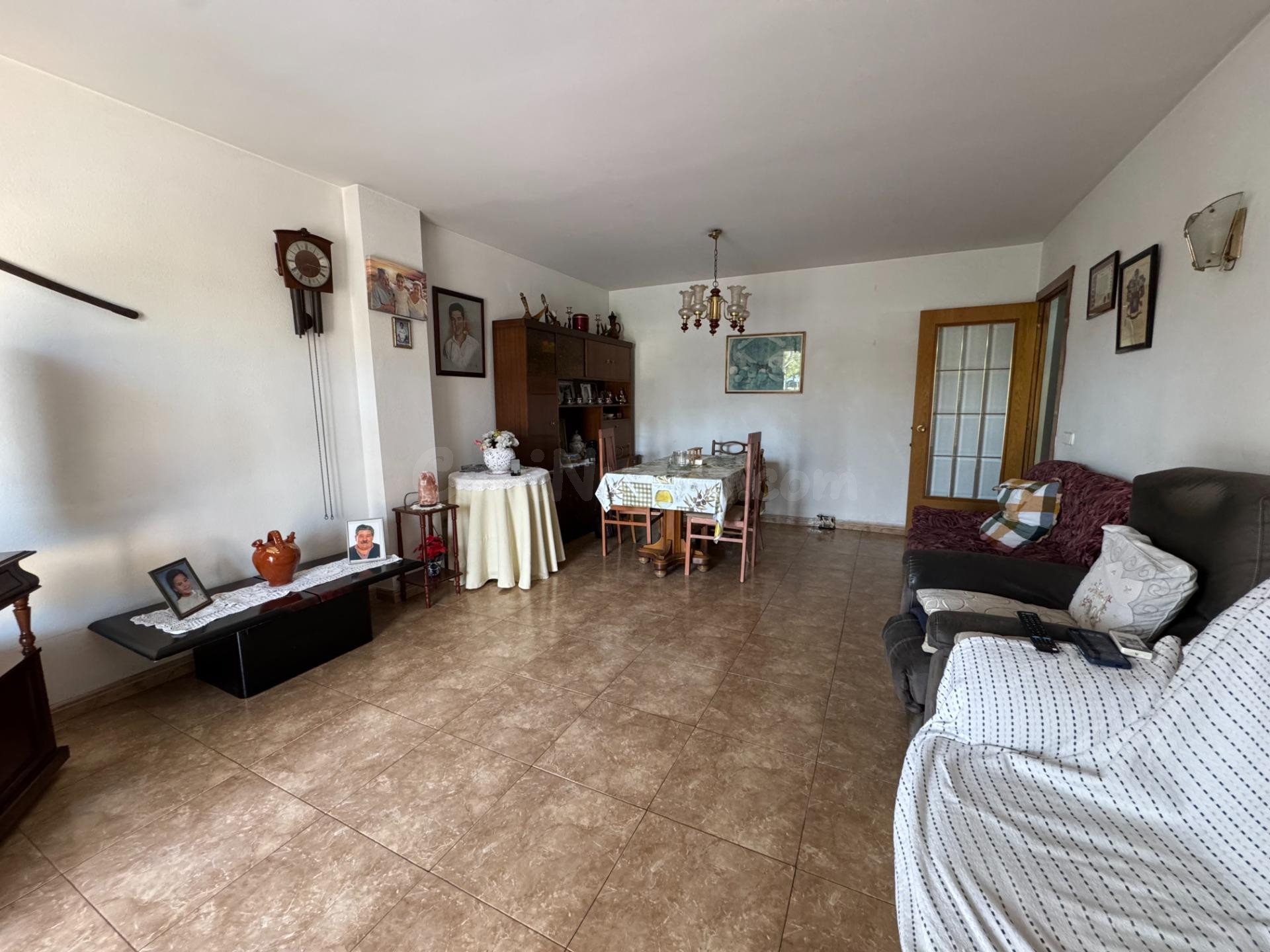 BONITA PLANTA BAJA DE 3 DORMITORIOS, DOS TERRAZAS DE 75 M2 Y - foto 2