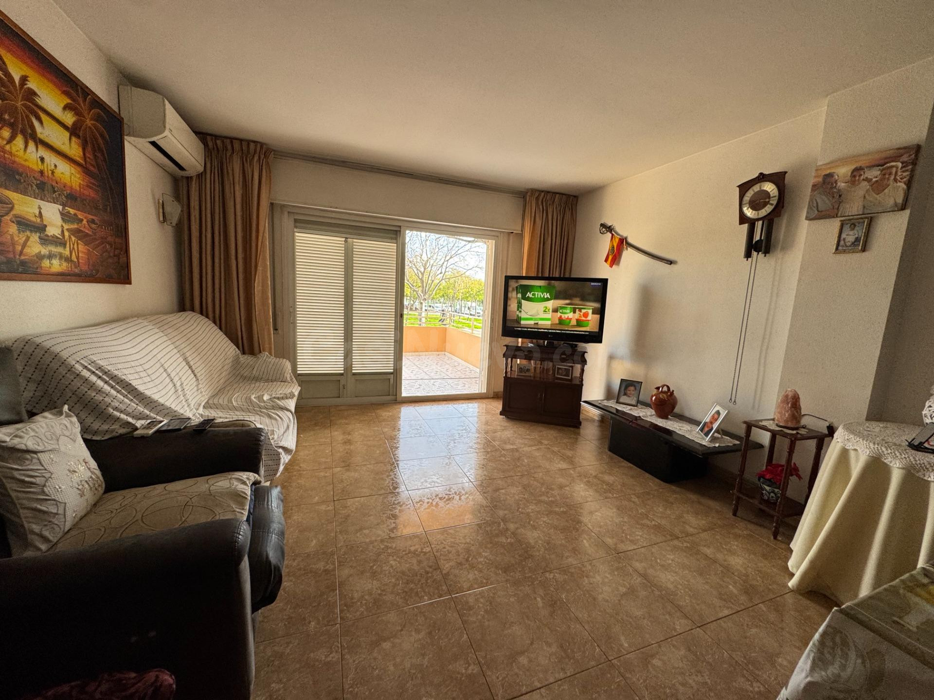 BONITA PLANTA BAJA DE 3 DORMITORIOS, DOS TERRAZAS DE 75 M2 Y - foto 3