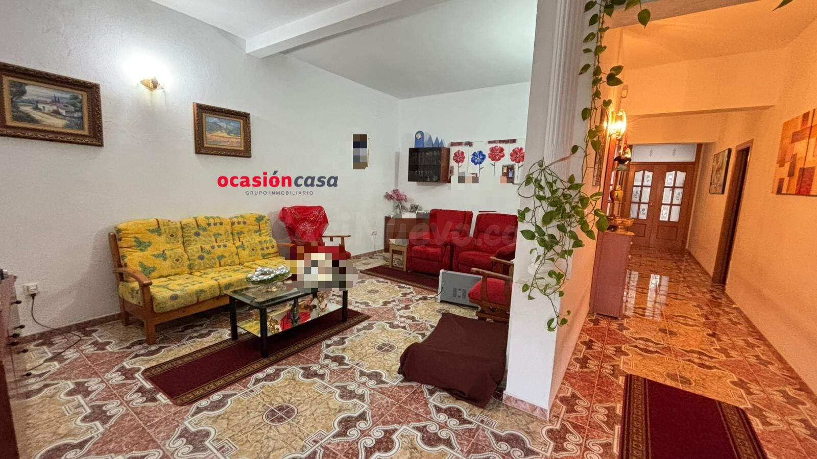 CASA CON COCHERA Y GRAN PATIO A LA VENTA