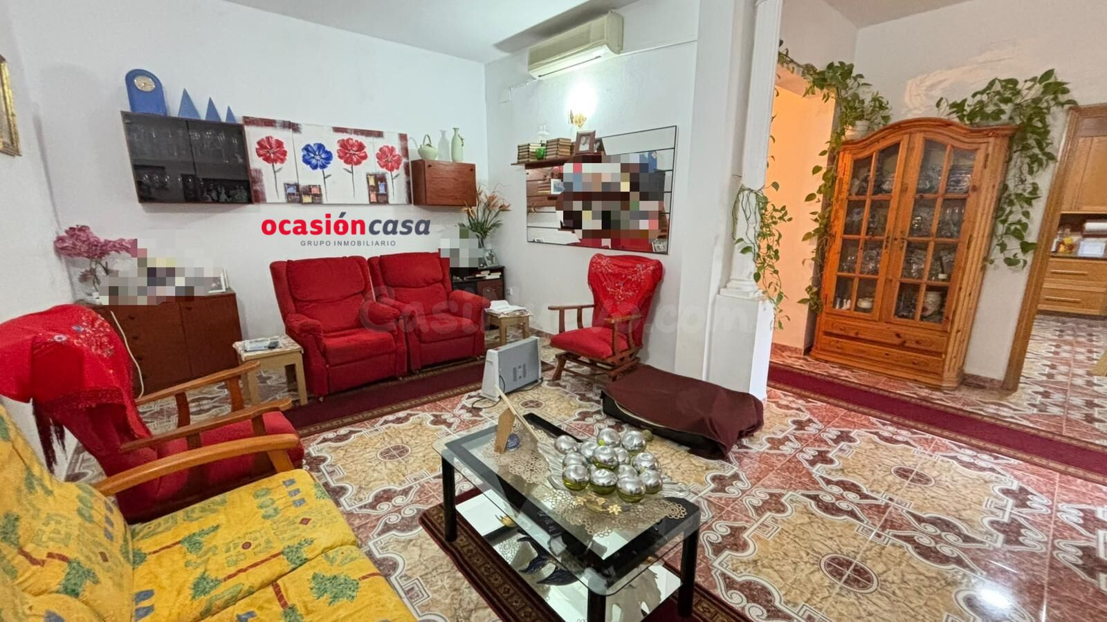 CASA CON COCHERA Y GRAN PATIO A LA VENTA - foto 3