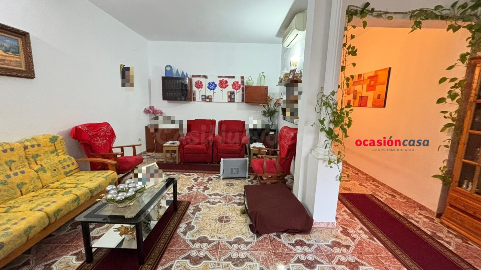 CASA CON COCHERA Y GRAN PATIO A LA VENTA - foto 4