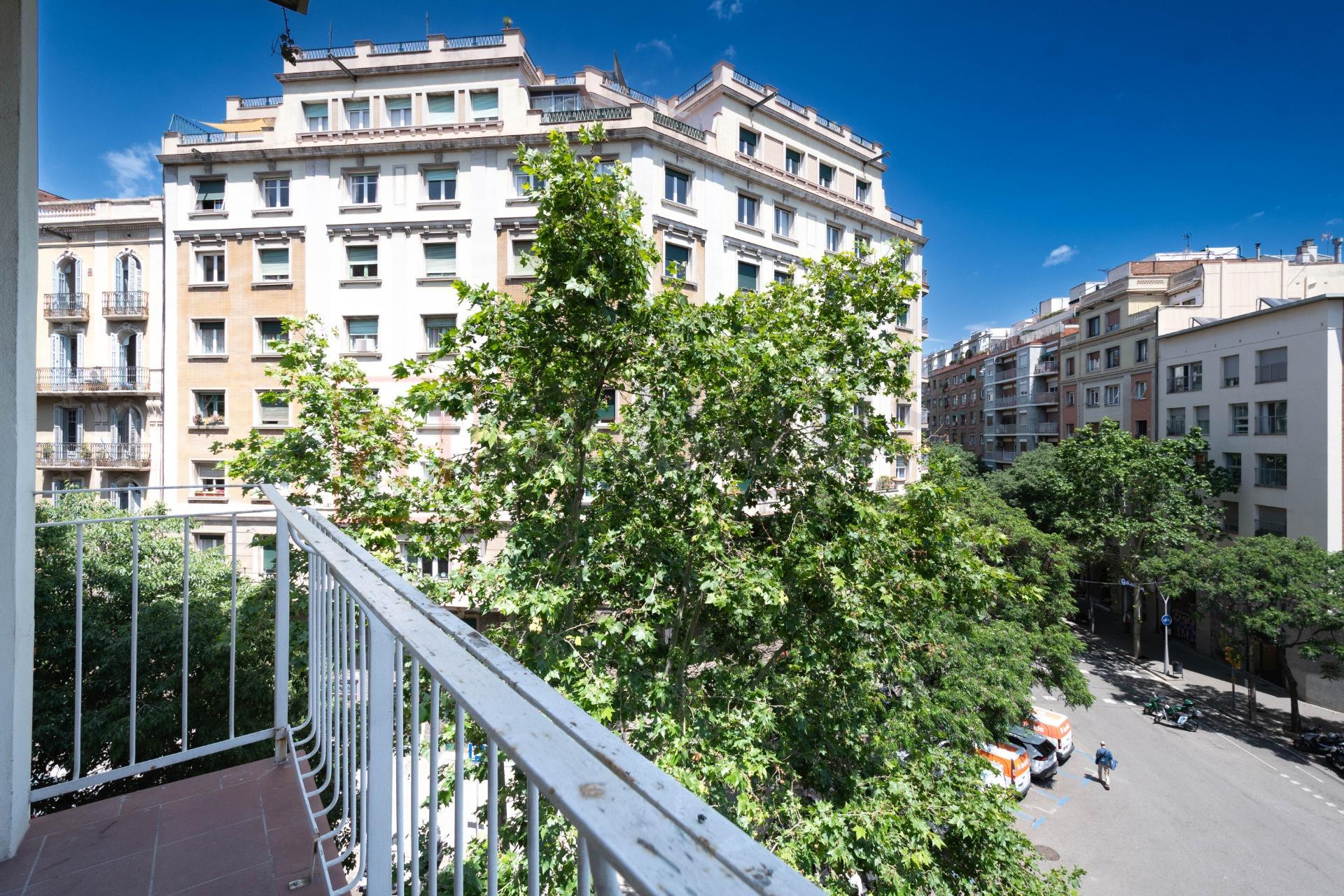 PISO PARA ENTRAR A VIVIR EN EL BARRIO DE ''SAGRADA FAMILIA''