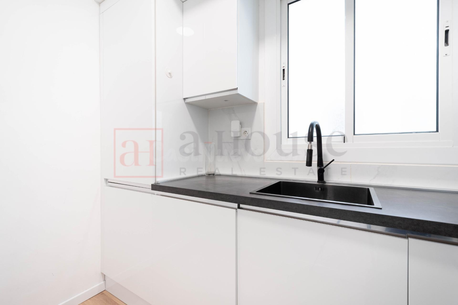 PISO PARA ENTRAR A VIVIR EN EL BARRIO DE ''SAGRADA FAMILIA'' - foto 4