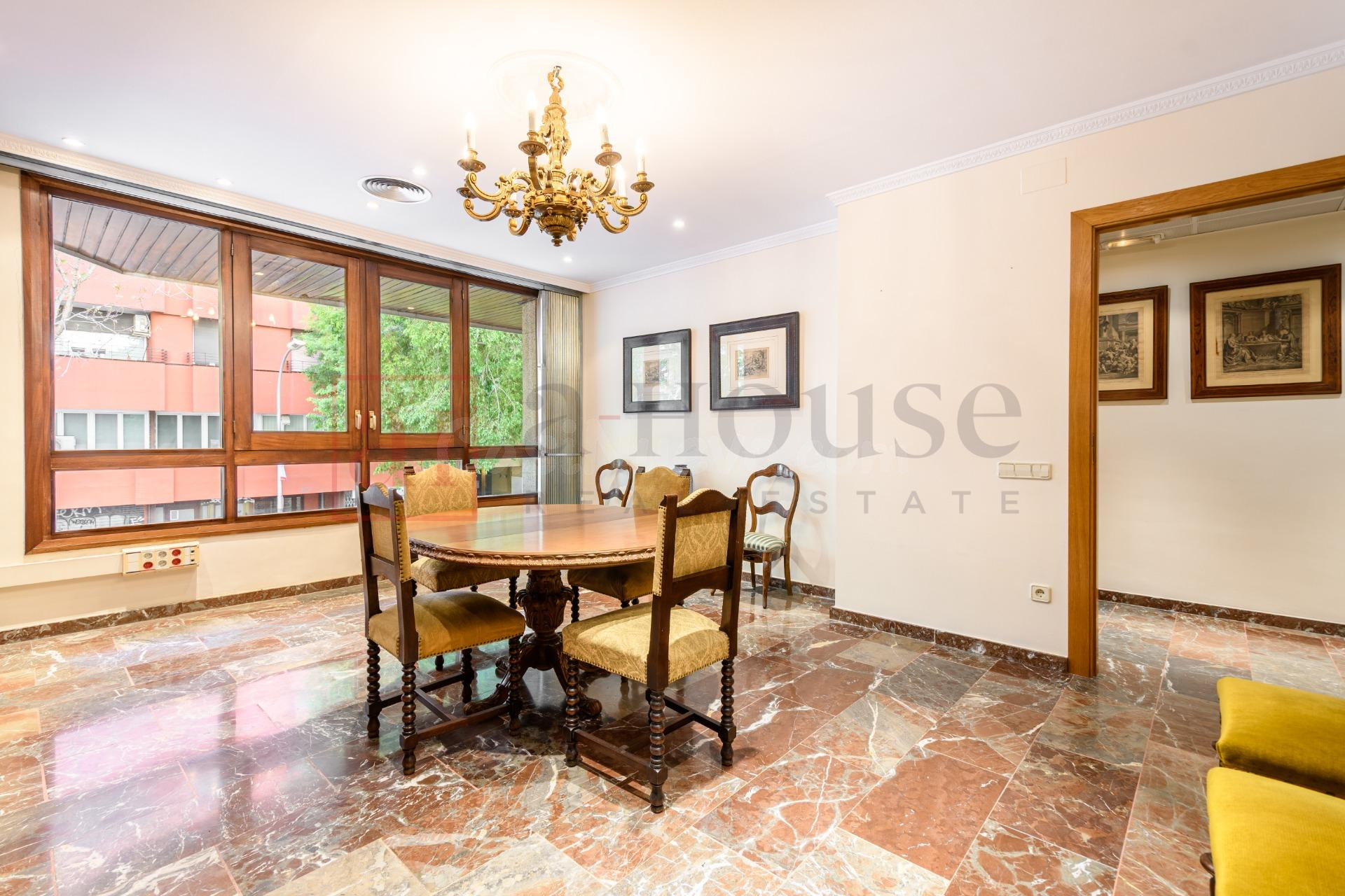 PISO PARA REFORMAR CON GRAN TERRAZA DE 30M2 EN LA DRETA DE L' EIXAMPLE