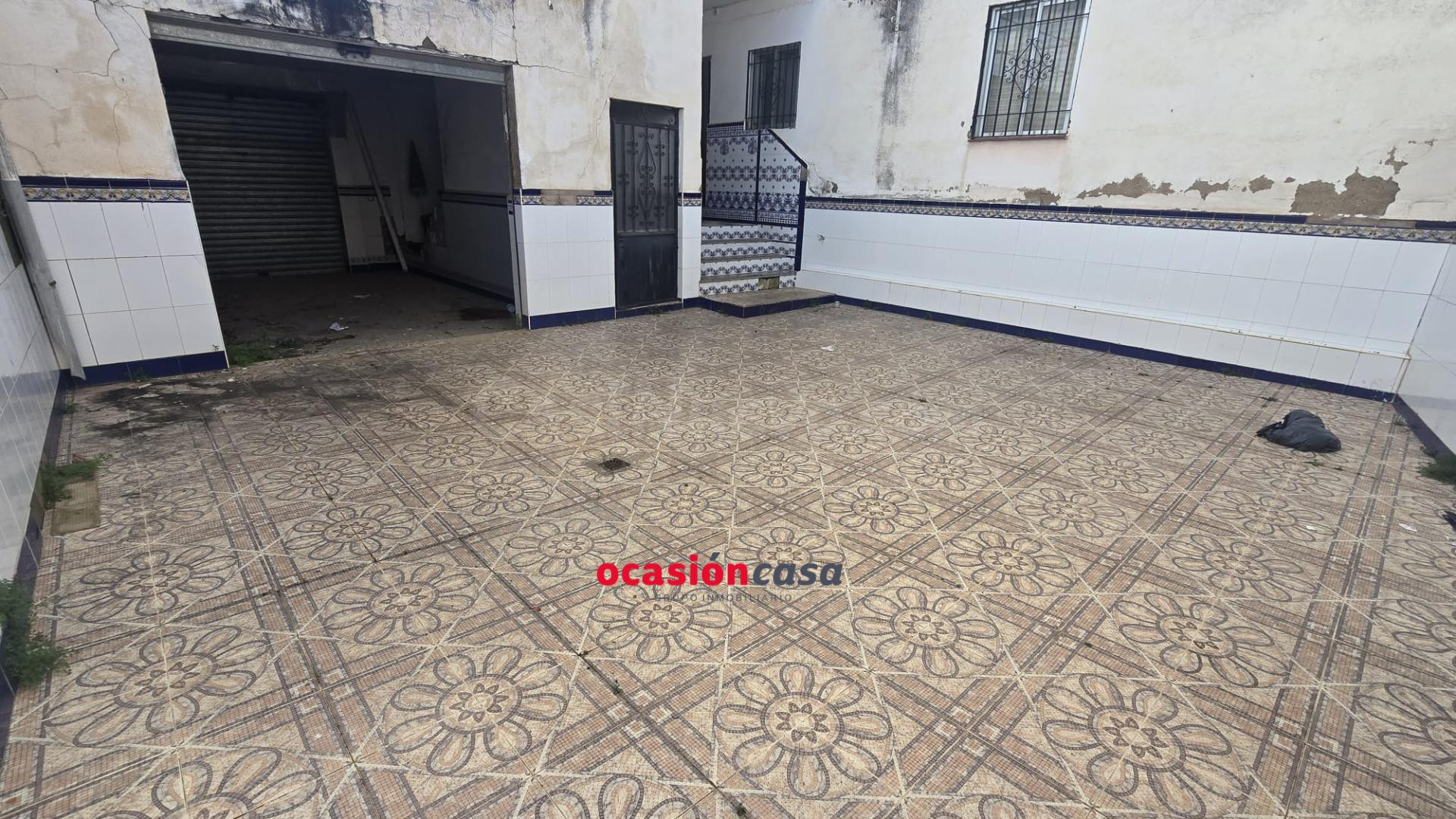 CASA DE 2 PLANTAS CON COCHERA A LA VENTA - foto 3