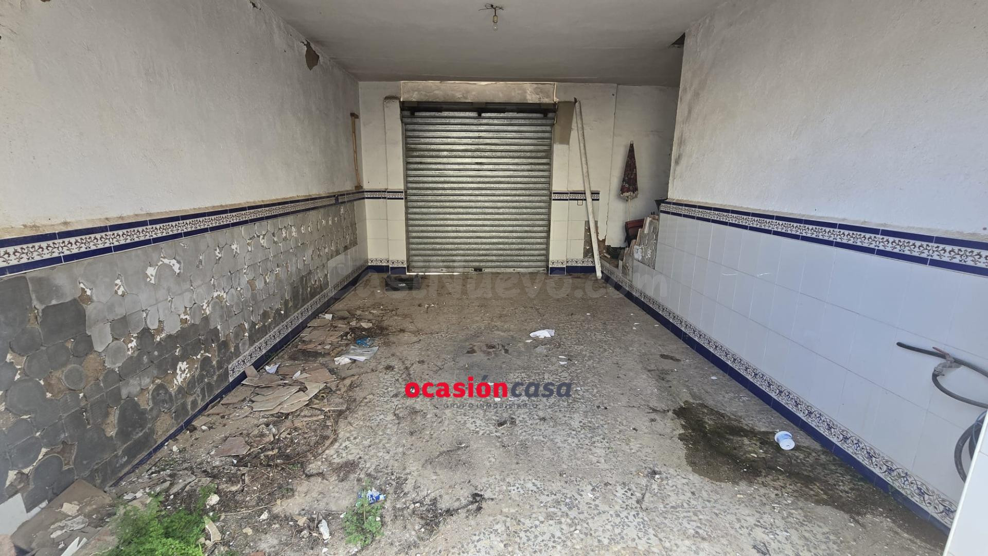 CASA DE 2 PLANTAS CON COCHERA A LA VENTA - foto 4