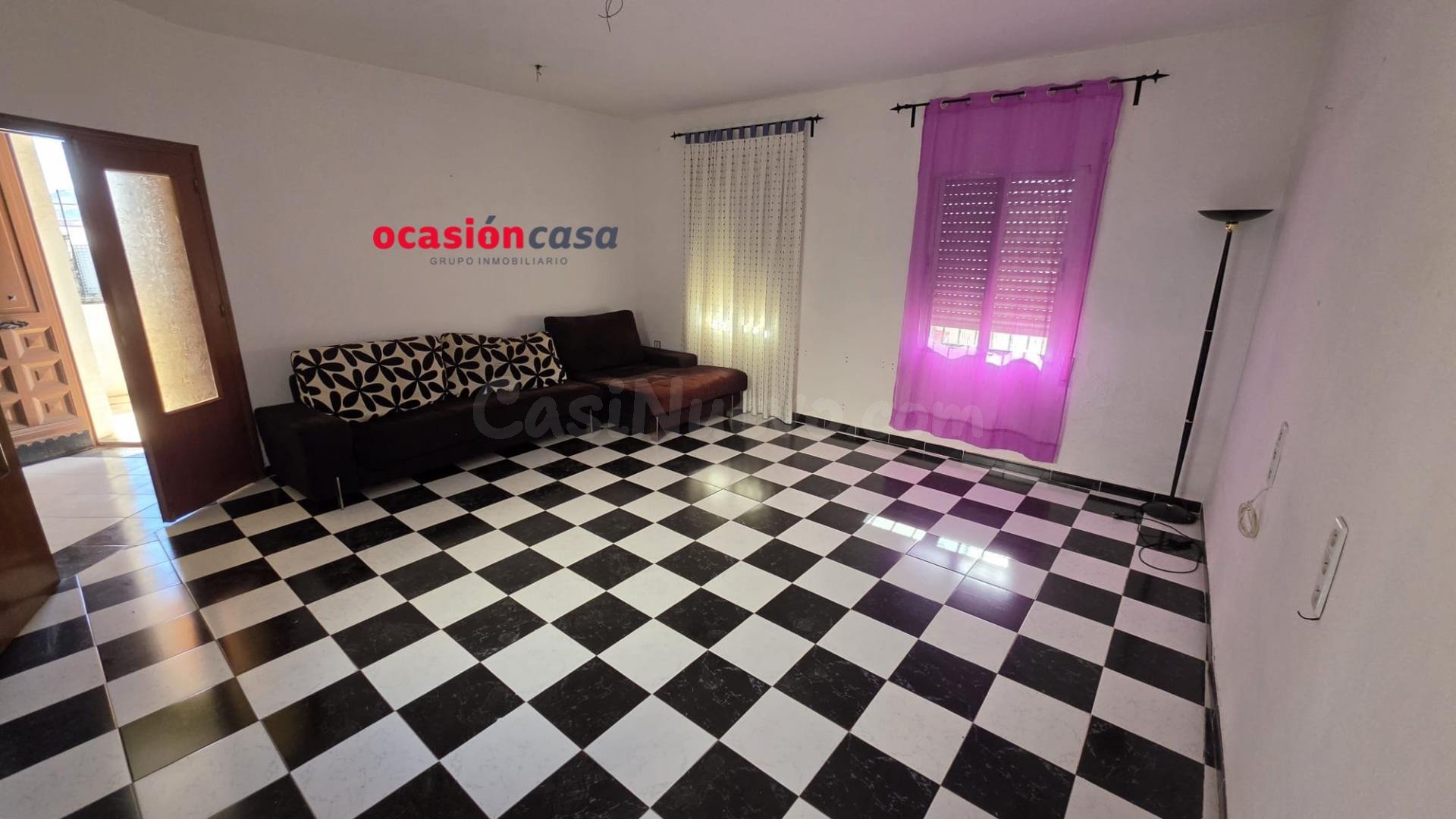 CASA DE 2 PLANTAS CON COCHERA A LA VENTA - foto 5