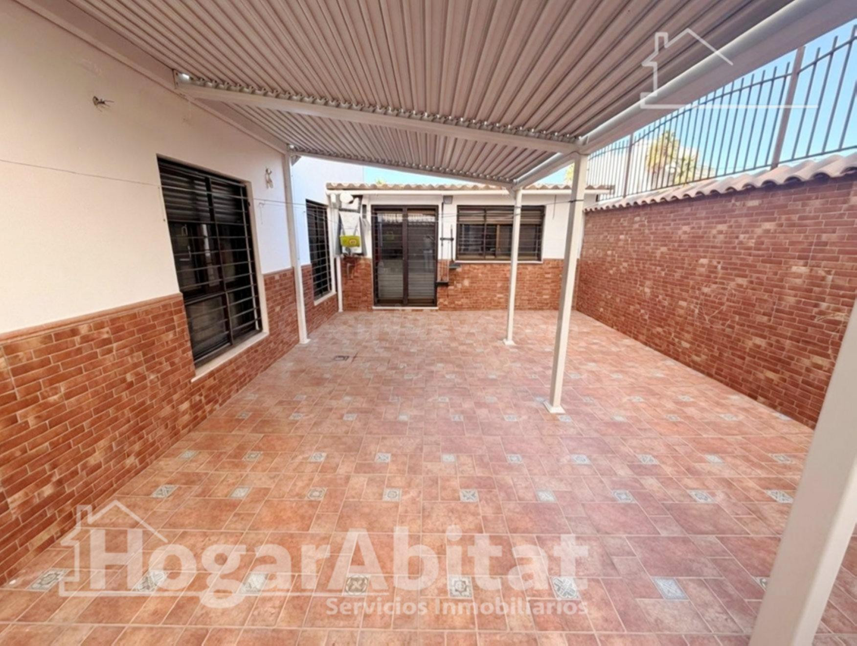 AMPLIO ENTRESUELO CON GARAJE, TRASTERO Y TERRAZA