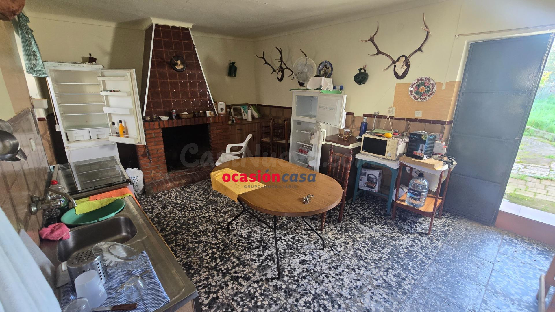 CASA CON COCHERA Y GRAN PATIO A LA VENTA - foto 5