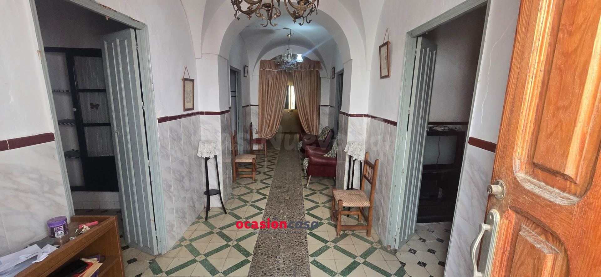 CASA CON GRAN PATIO Y COCHERA A LA VENTA - foto 5