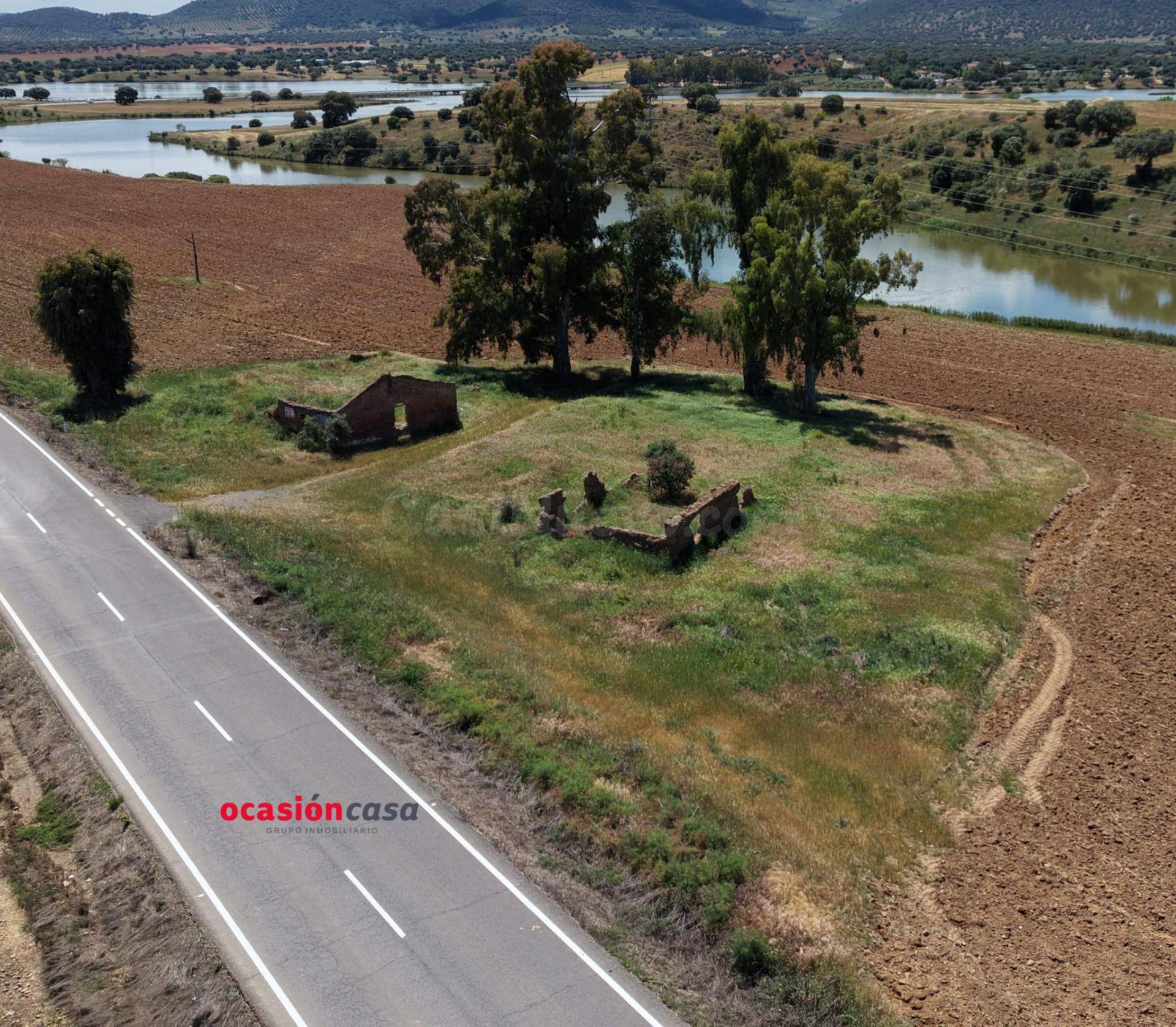 PARCELA RÚSTICA CON construcciones EN RUINAS A LA VENTA