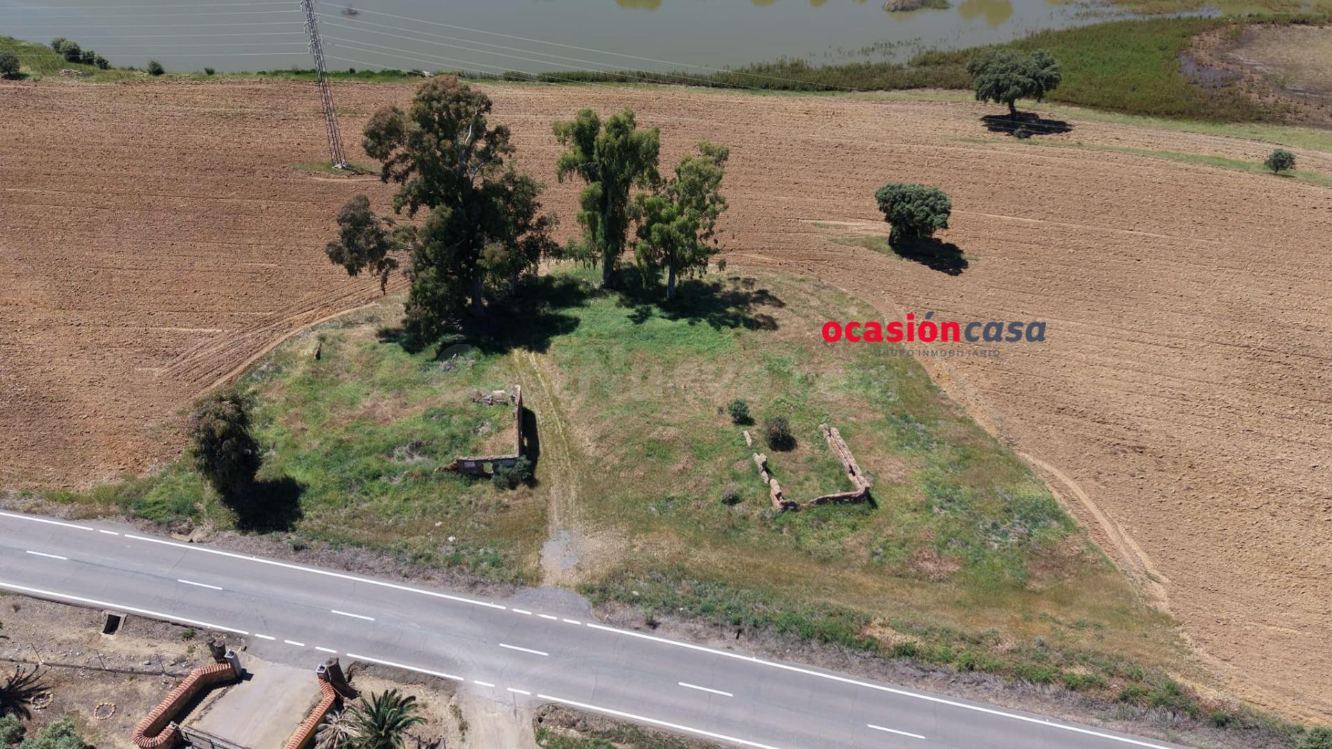 PARCELA RÚSTICA CON construcciones EN RUINAS A LA VENTA - foto 2