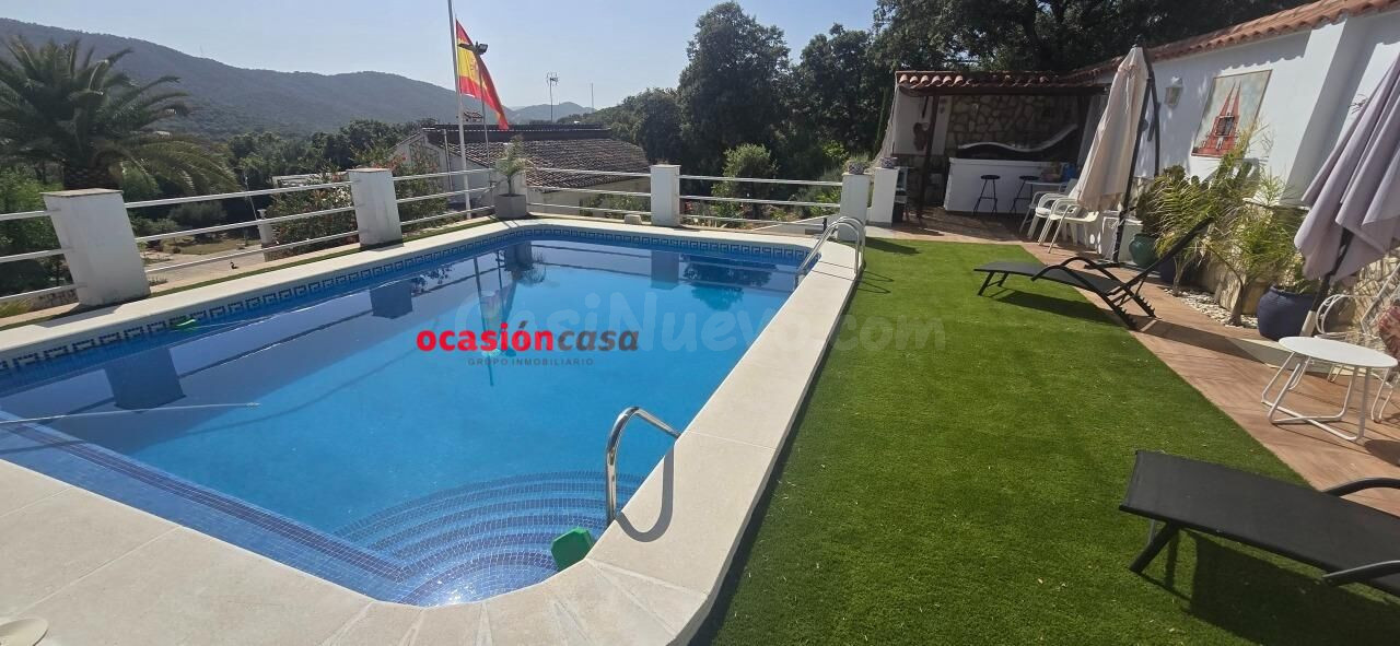 CHALET URBANO CON PISCINA A LA VENTA - foto 2