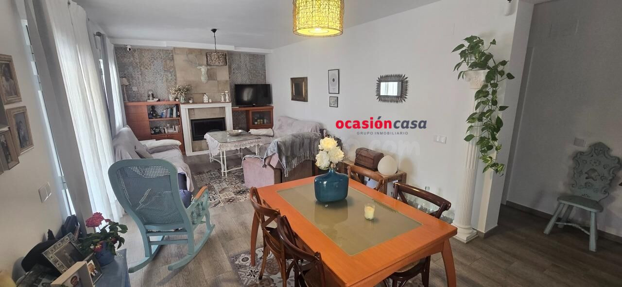 CHALET URBANO CON PISCINA A LA VENTA - foto 4