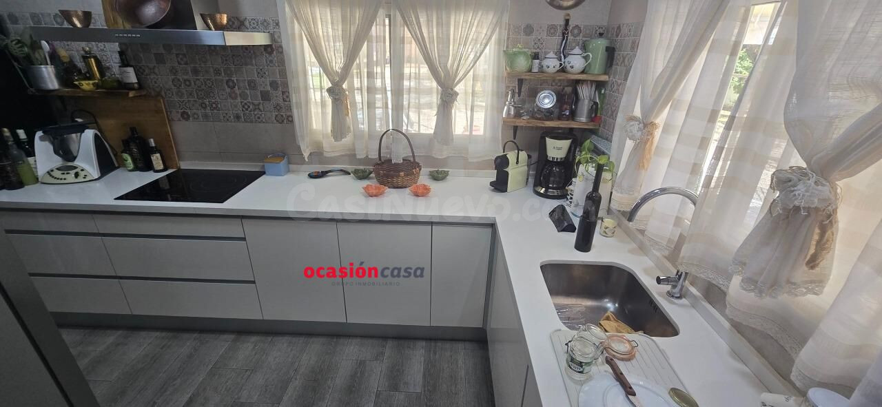 CHALET URBANO CON PISCINA A LA VENTA - foto 5