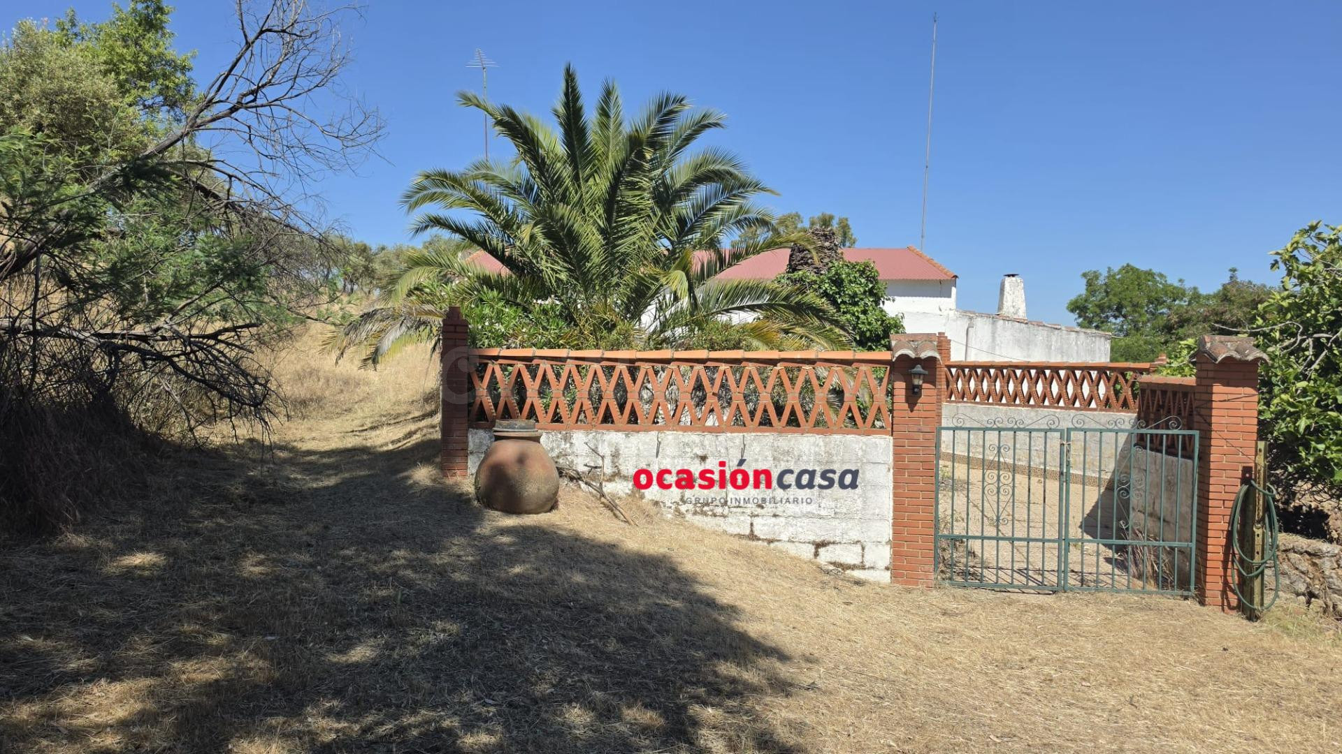 PARCELA RÚSTICA CON CASA A LA VENTA