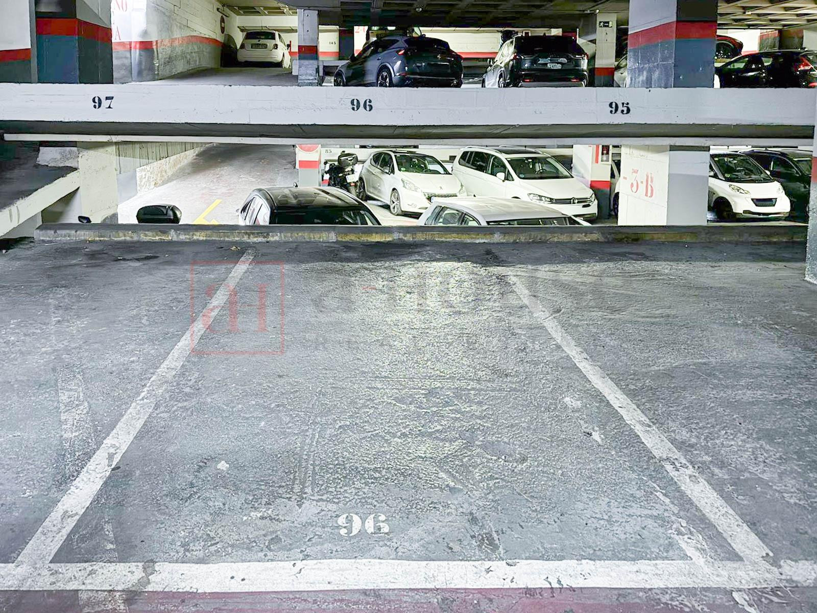 3 PLAZAS DE PARKING EN LA DRETA DE L`EIXAMPLE