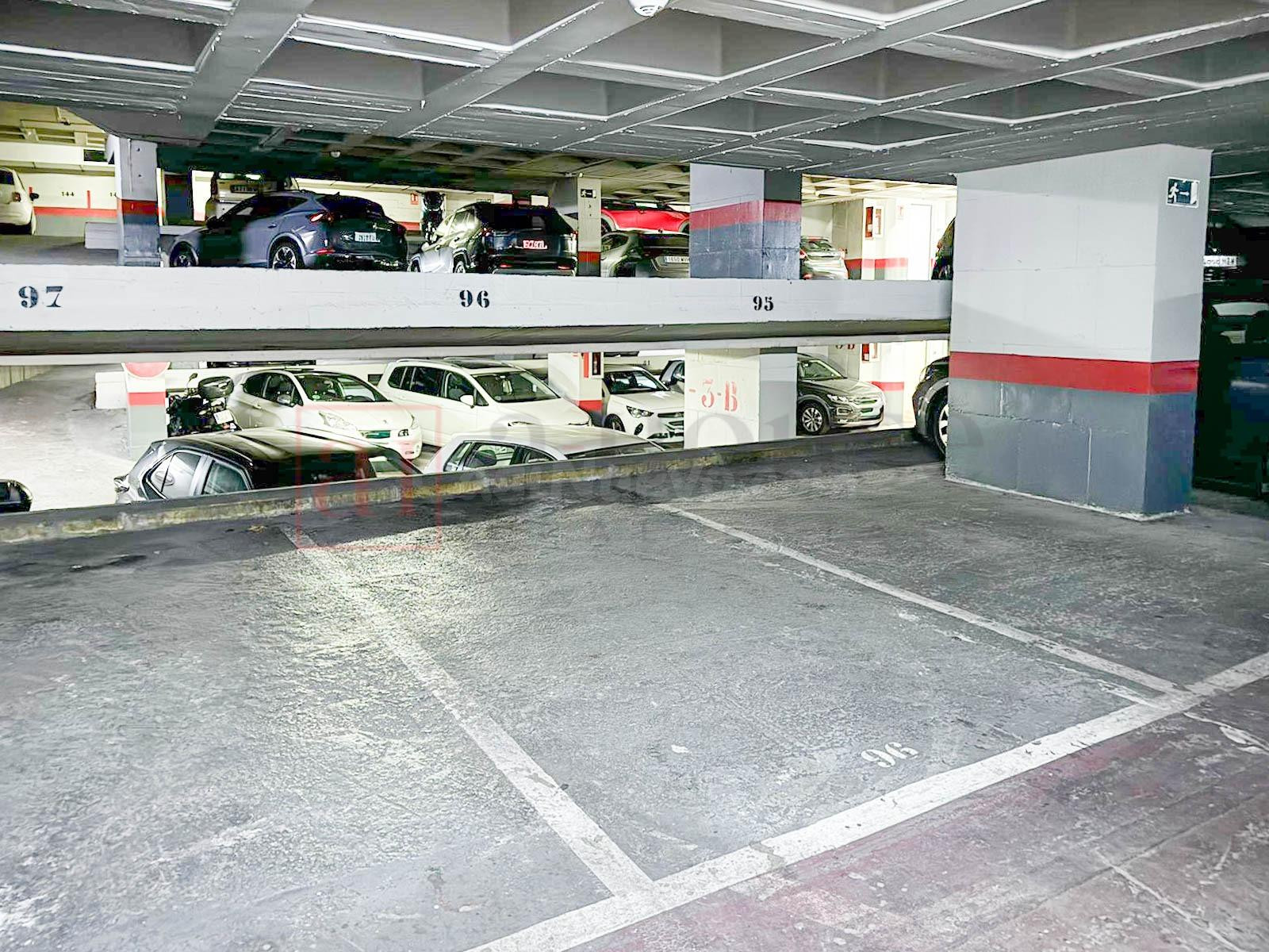 3 PLAZAS DE PARKING EN LA DRETA DE L`EIXAMPLE - foto 2