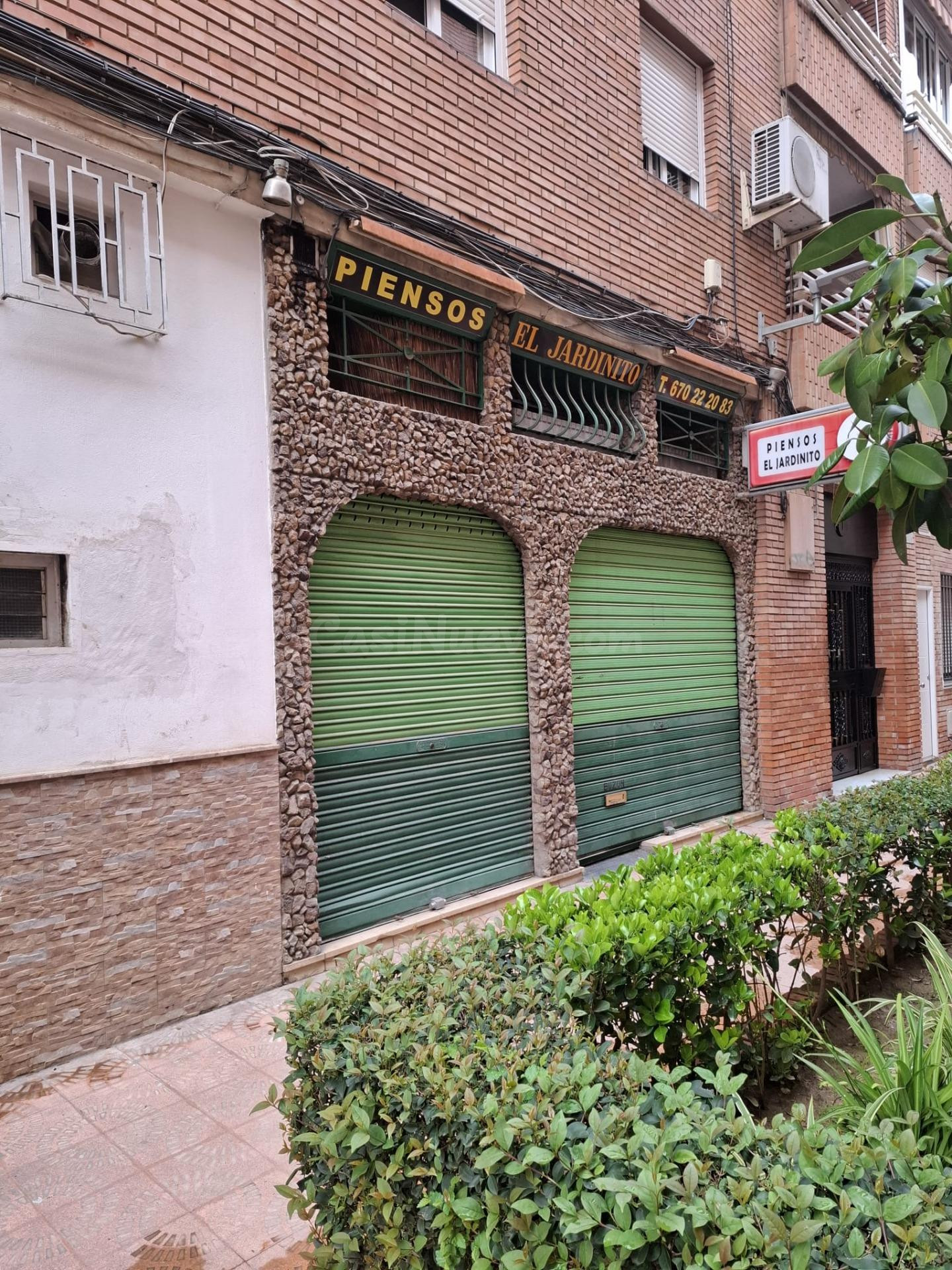 LOCAL COMERCIAL JUNTO AL MARRUBIAL! IDEAL PARA CONVERTIR EN  - foto 3