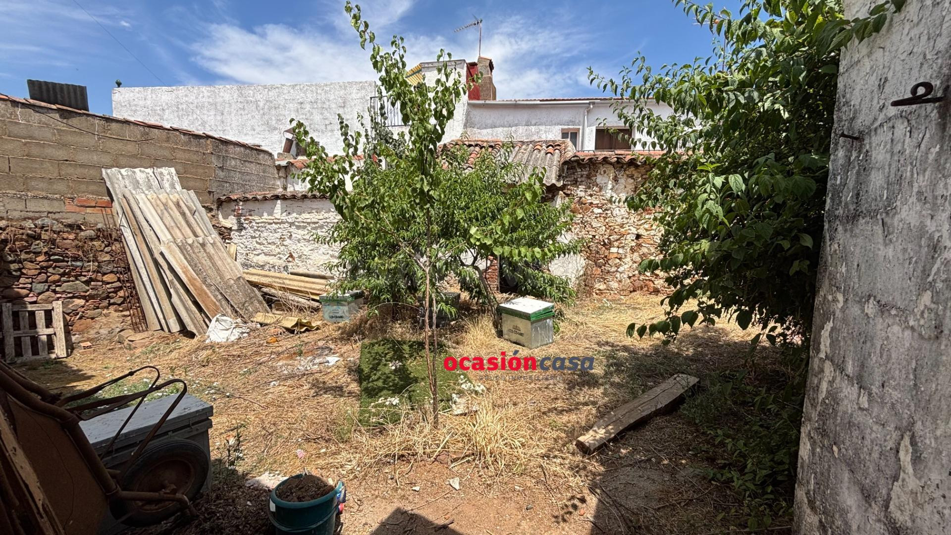 CASA CON PATIO POR SOLO 35.000€