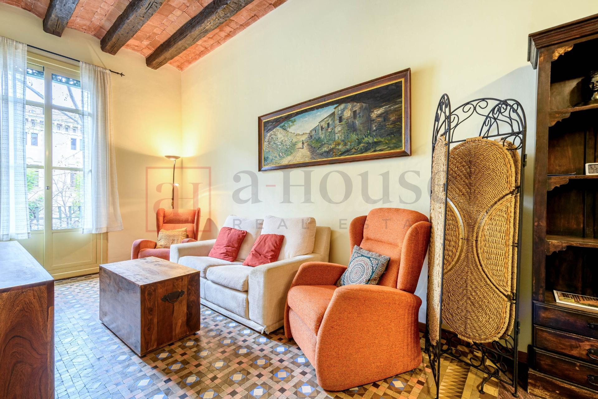 PISO REFORMADO EN FINCA MODERNISTA EN L' EIXAMPLE