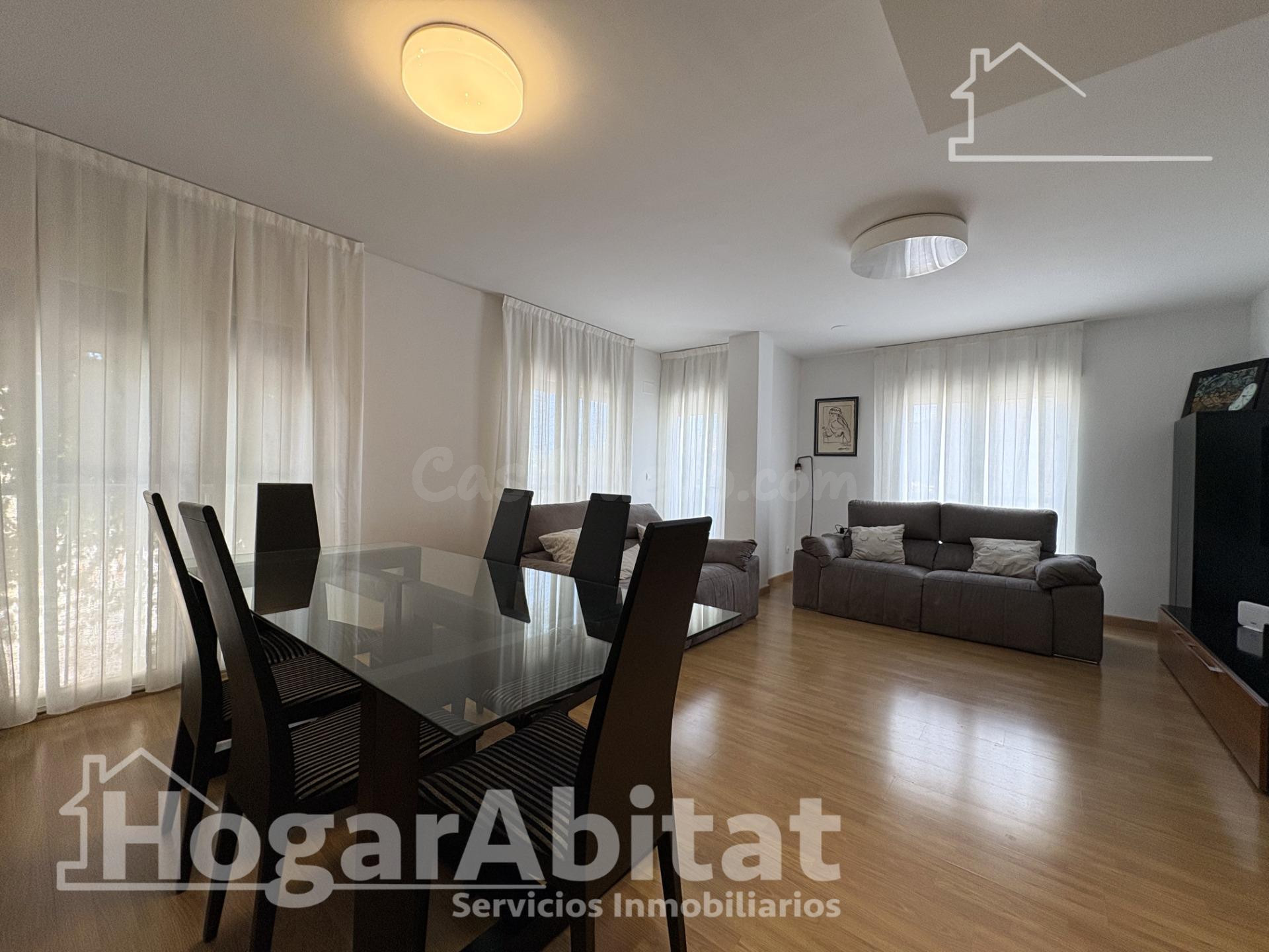 PRECIOSO ADOSADO ESQUINERO CON GARAJE BALCONES Y TERRAZA - foto 2