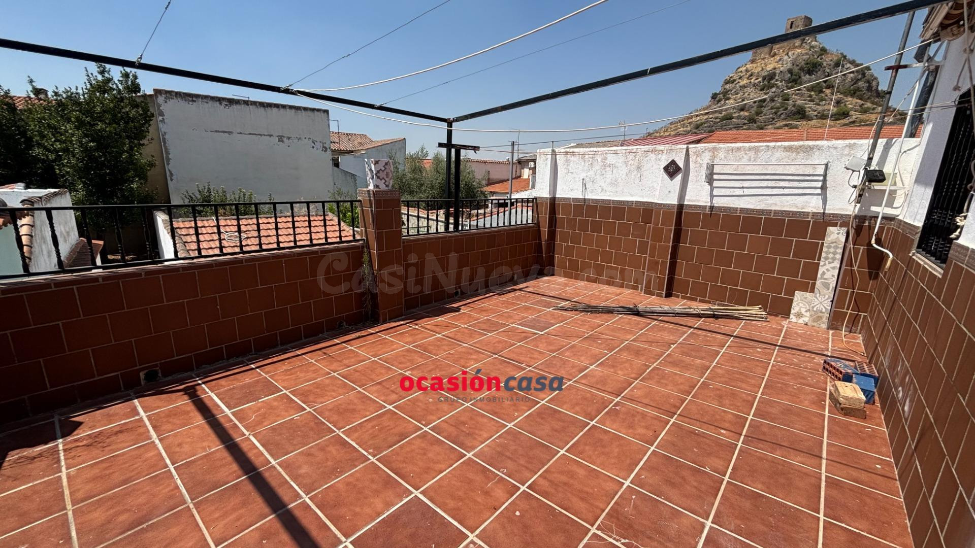 CASA Y PISO INDEPENDIENTES CON TEJADO NUEVO