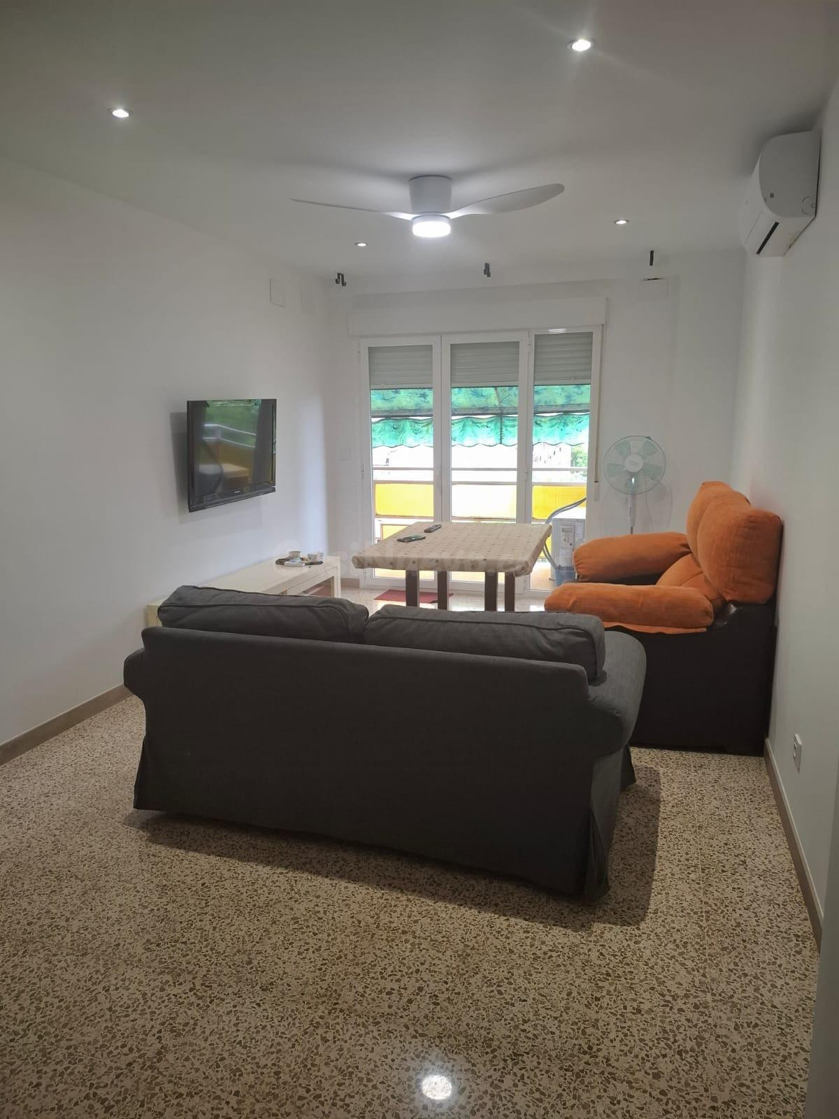 Piso en alquiler para estudiantes completamente reformado en Avda. Barcelona | 4 habitaciones/300€ por habitación - foto 2