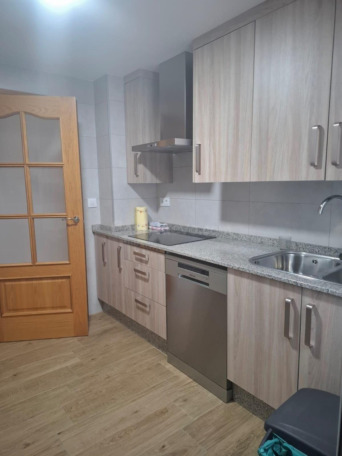 Piso en alquiler para estudiantes completamente reformado en Avda. Barcelona | 4 habitaciones/300€ por habitación - foto 5