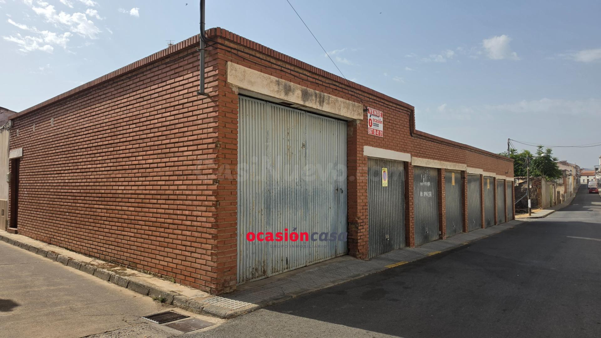 8 COCHERAS + LOCAL/TRASTERO A LA VENTA