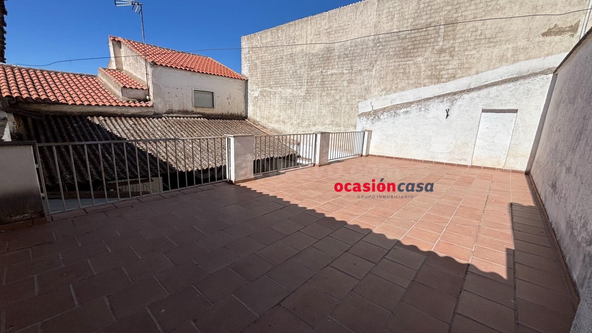 CASA + PISO DE 2 PLANTAS Y COCHERA A LA VENTA