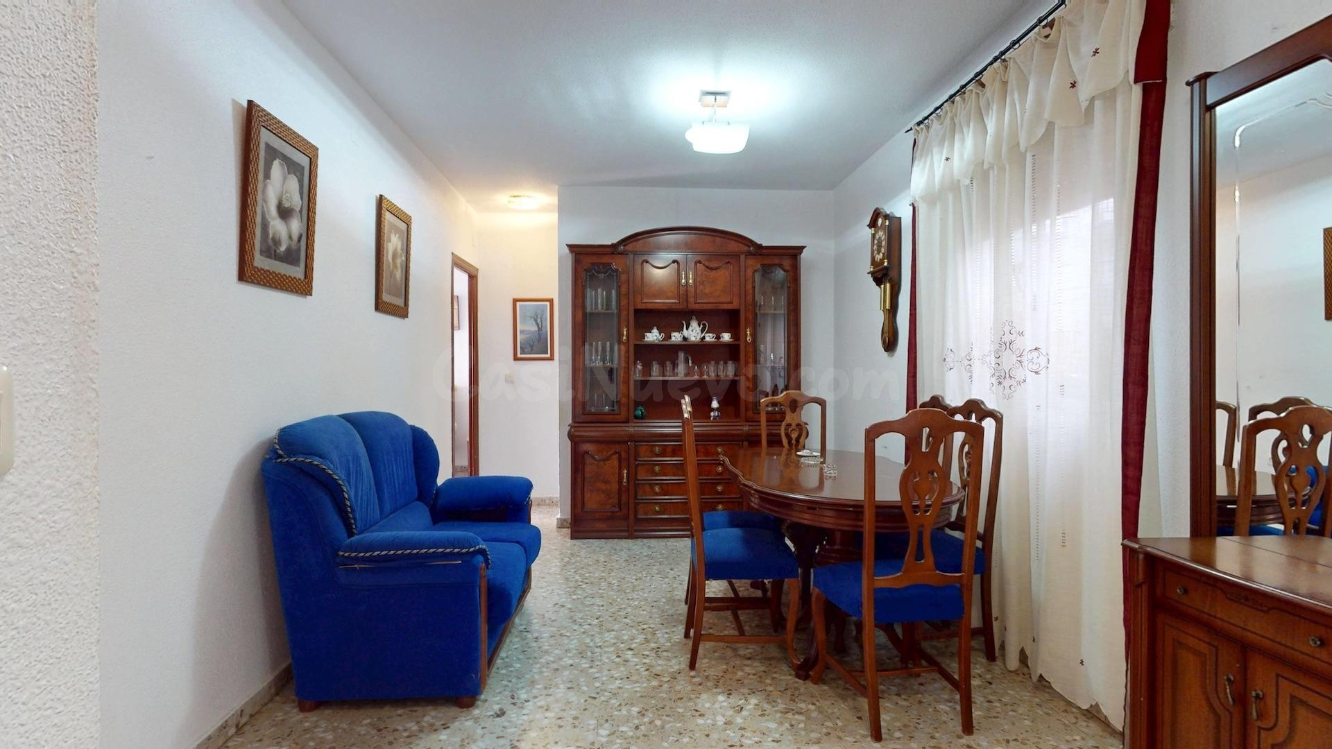 PISO AMPLIO CON PATIO Y TERRAZA EN LEVANTE - foto 3