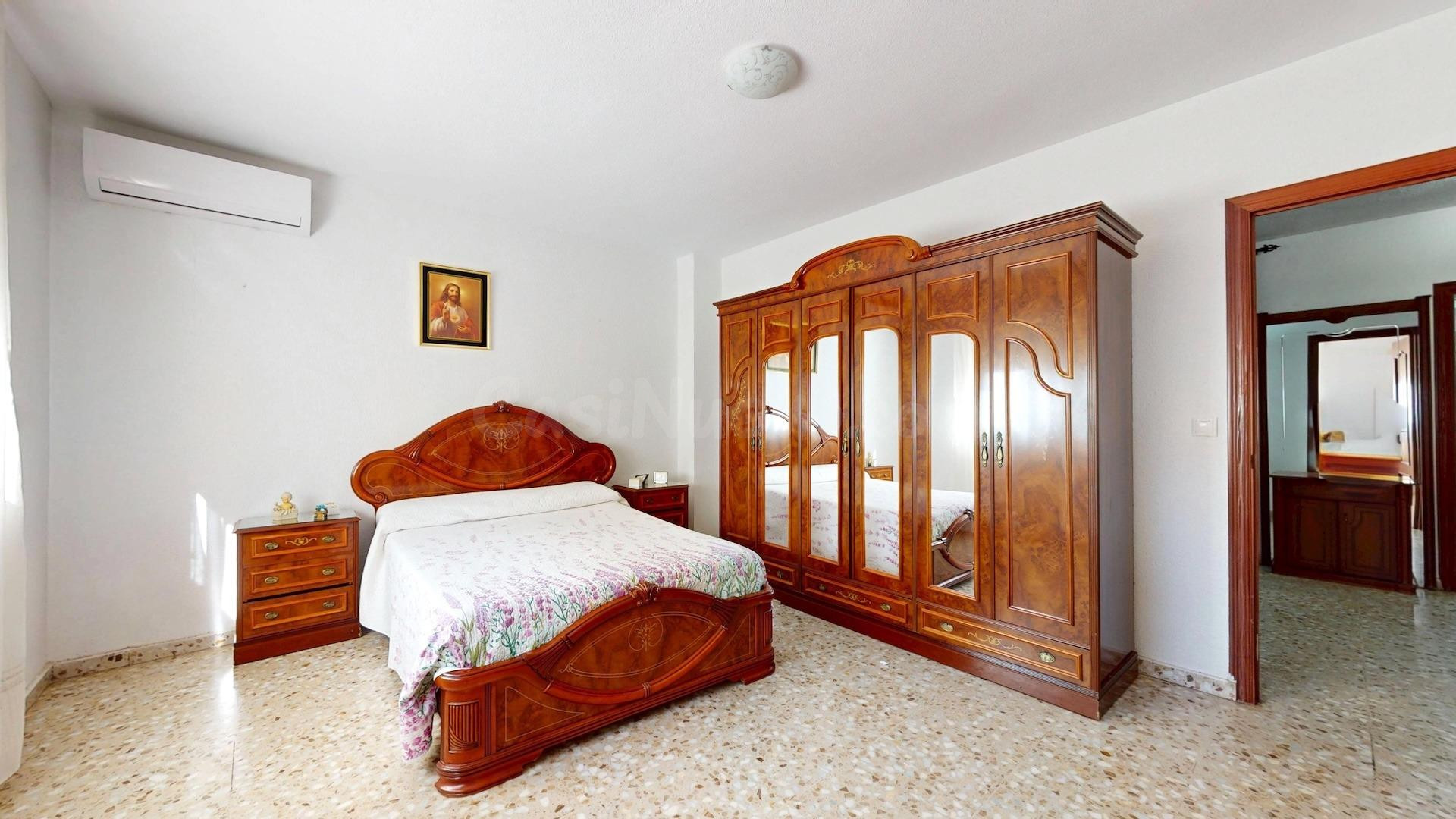 PISO AMPLIO CON PATIO Y TERRAZA EN LEVANTE - foto 5