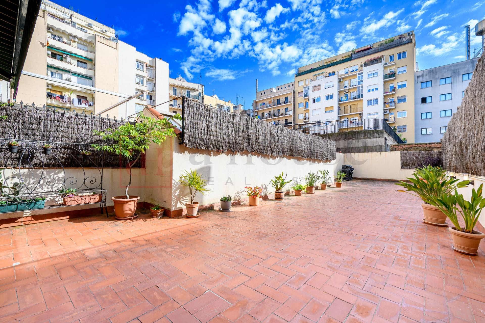 PISO CON TERRAZA EN CALLE ENTENÇA