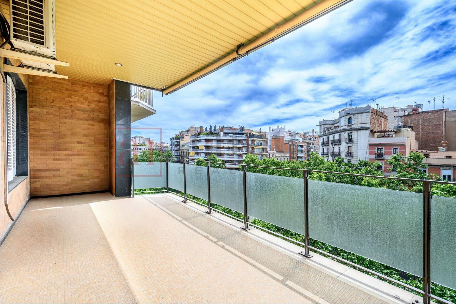 PISO CON GRAN TERRAZA Y DOBLE ORIENTACIÓN EN LA NOVA ESQUERR