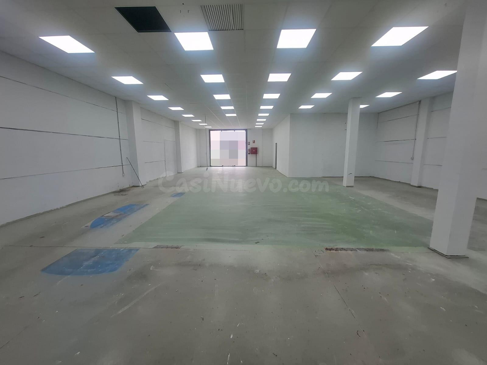 Nave industrial 300m² en alquiler - P.I. El Granadal - foto 2