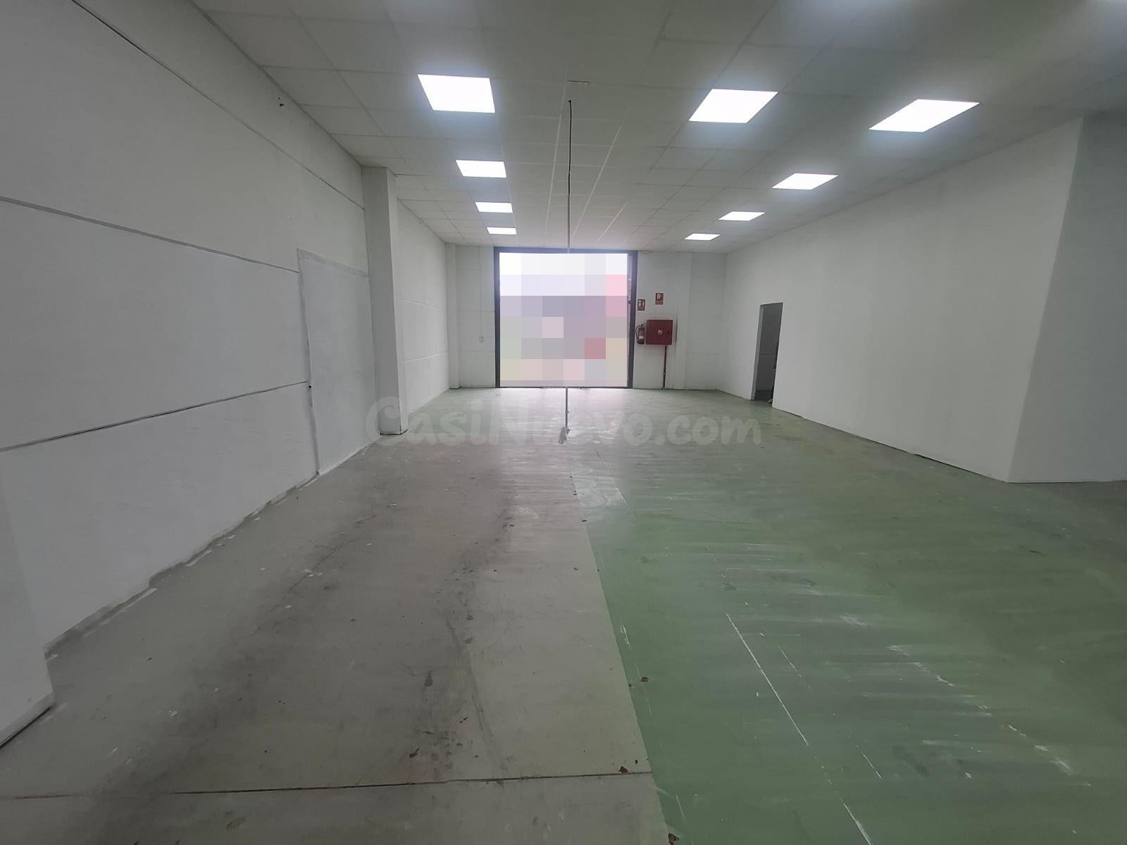 Nave industrial 300m² en alquiler - P.I. El Granadal - foto 3