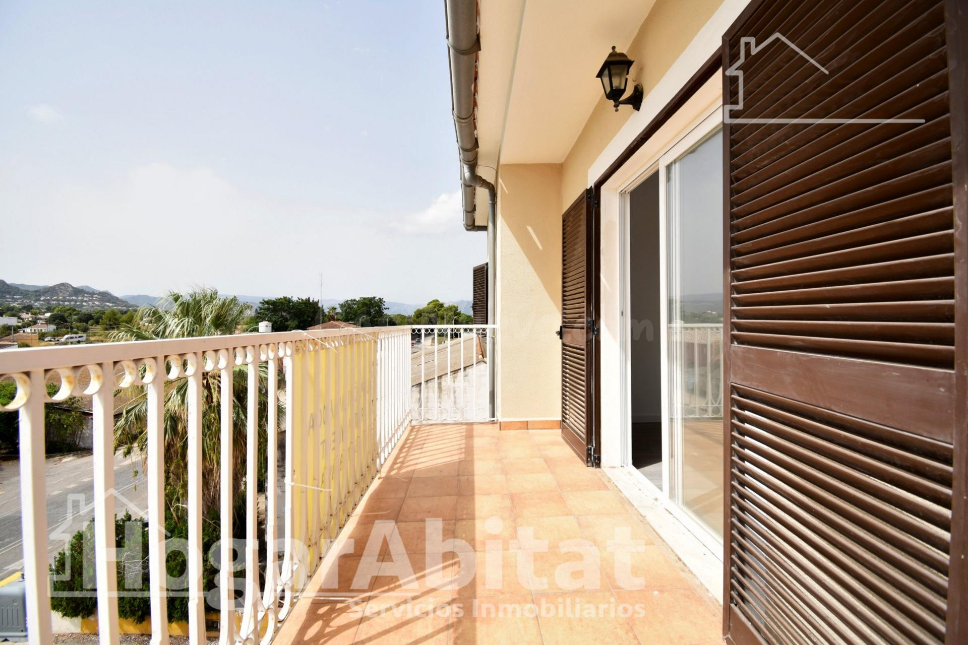 ÁTICO REFORMADO CON TERRAZA Y VISTAS DESPEJADAS AL MONTGÓ - foto 2