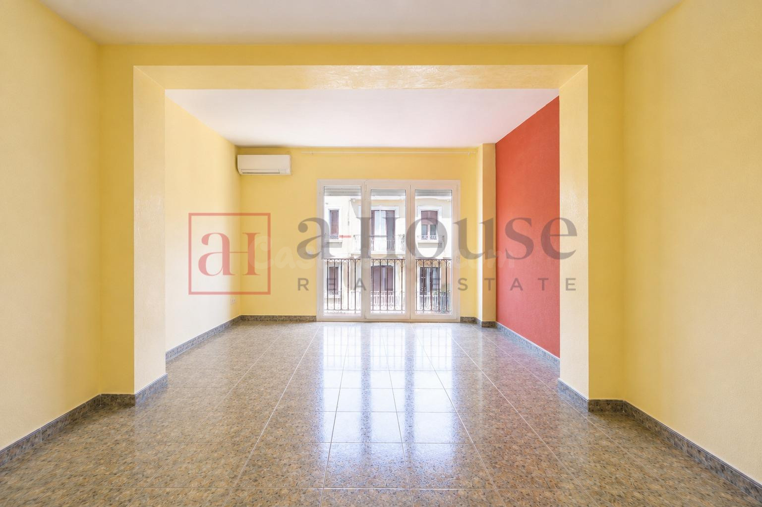 PISO LISTO PARA ENTRAR A VIVIR CON GRAN BALCÓN Y DOBLE ORIEN