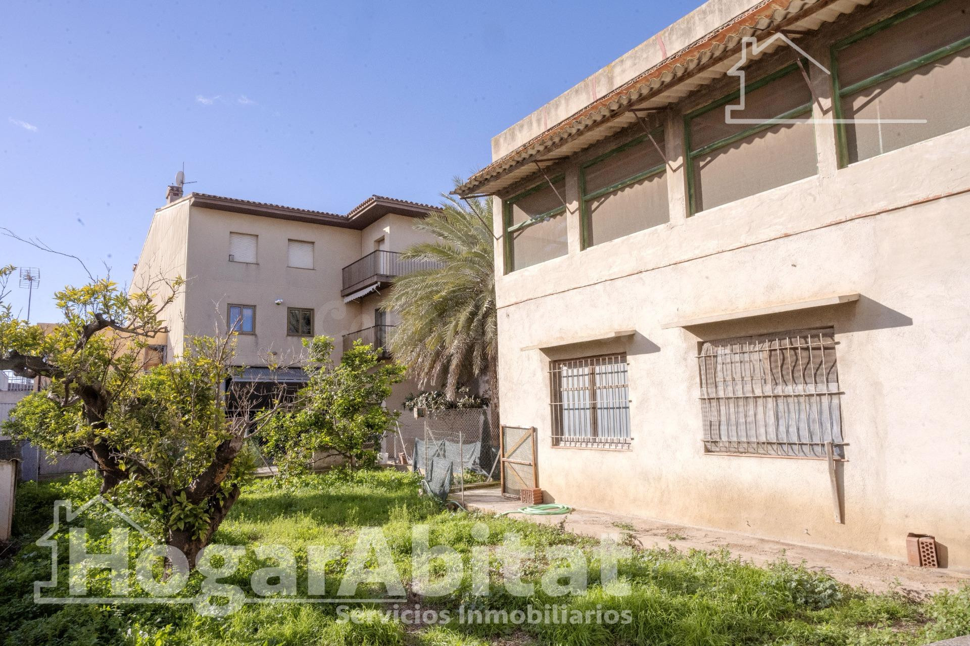 ¡CERCA DEL MAR! MAGNÍFICA CASA SEMIREFORMADA CON GARAJE, TER - foto 5
