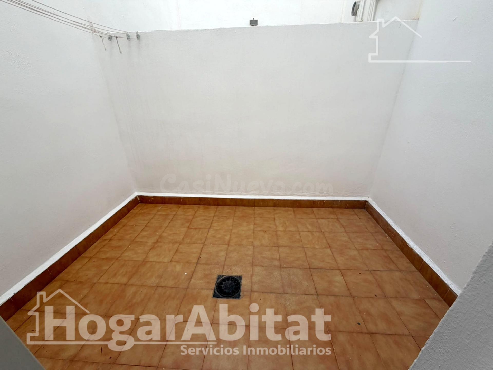REFORMADO CON PATIO CERCA DE LA PLAYA - foto 4