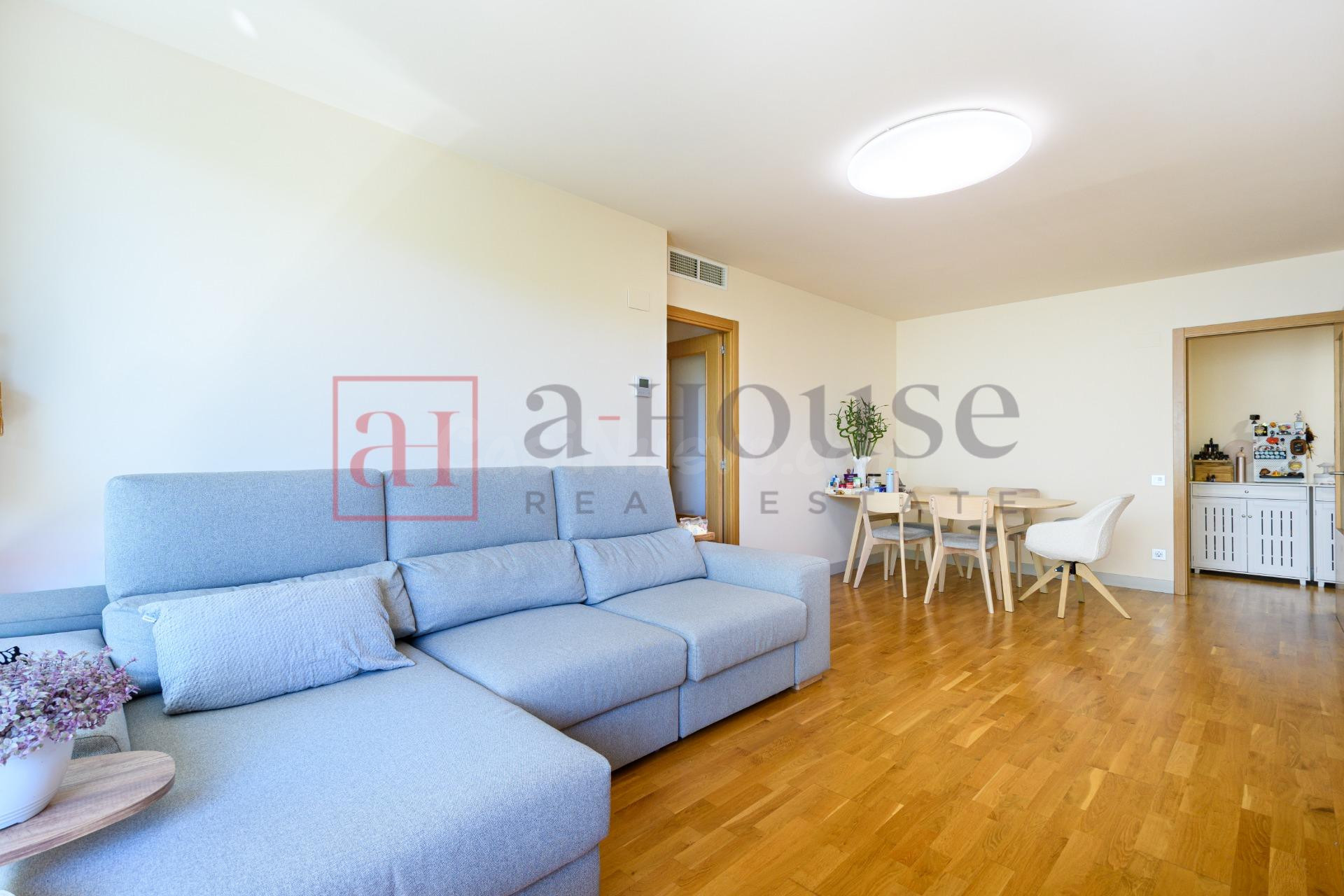 PISO TOTALMENTE EXTERIOR CON BALCON EN LA MARINA DEL PORT - foto 4