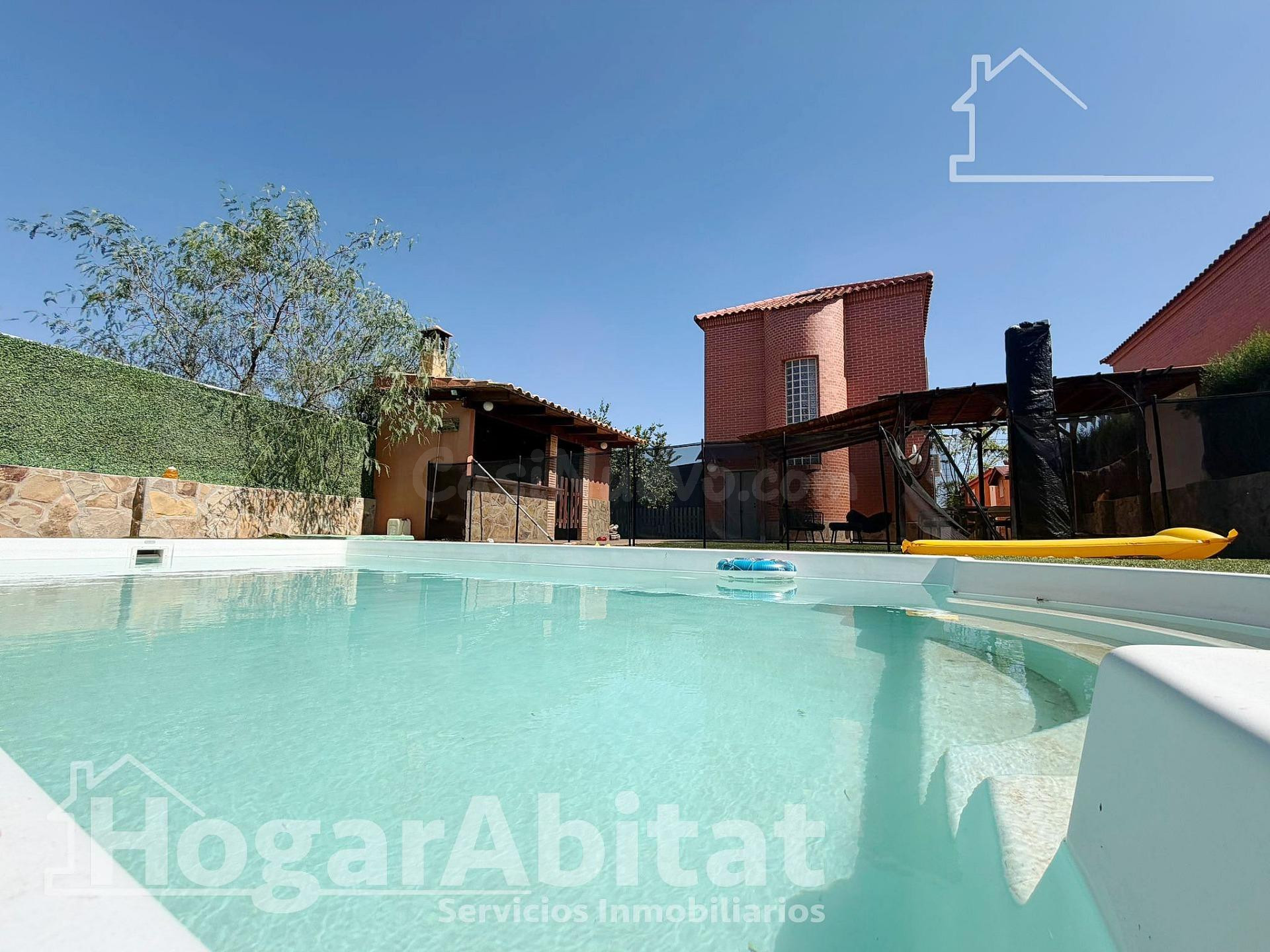 ¡PRECIOSO CHALET! AMPLIO Y REFORMADO CON PISCINA PRIVADA, GA